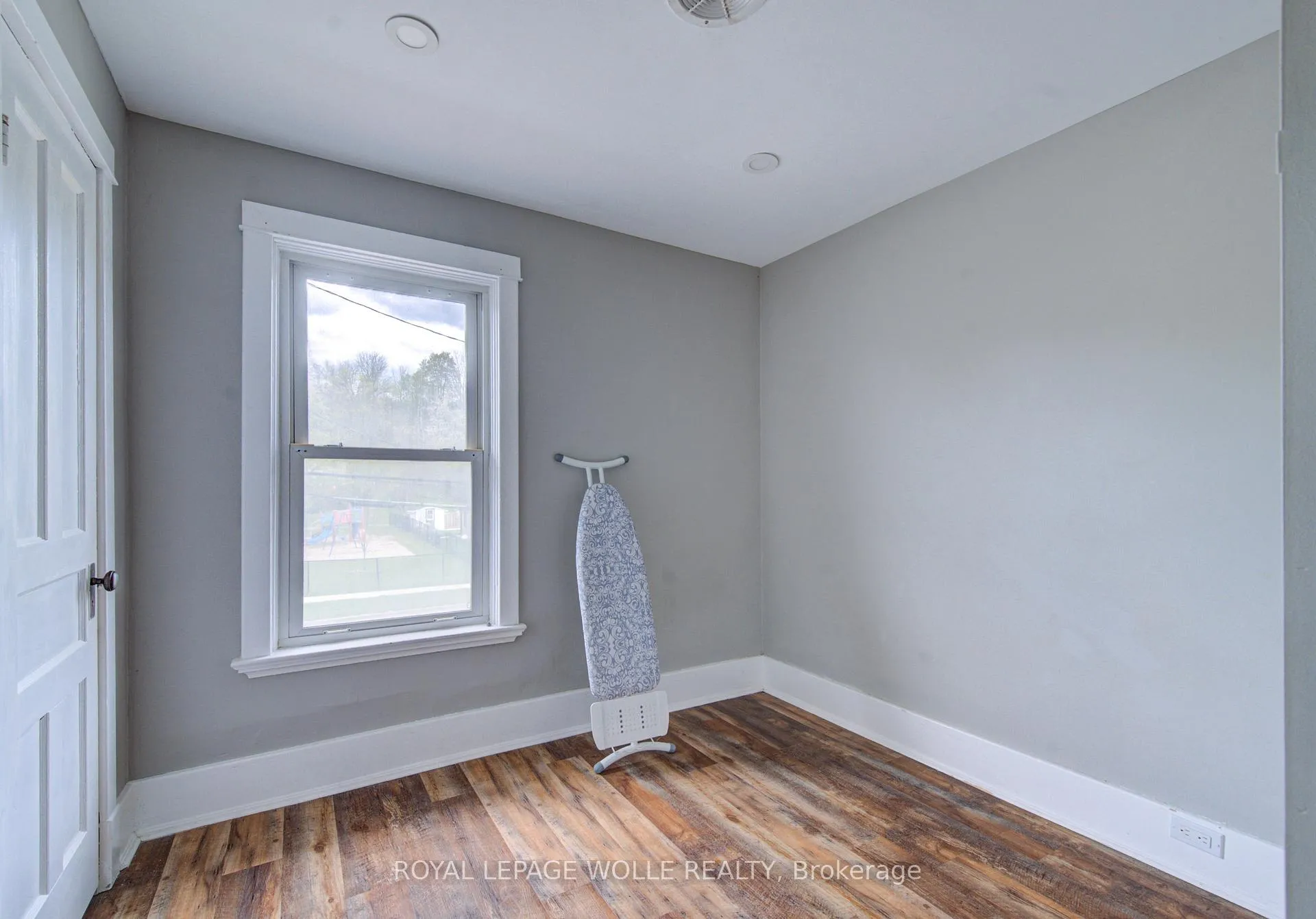 Photo 25 of 28 Willow Street, Brant, Paris — HOMEH