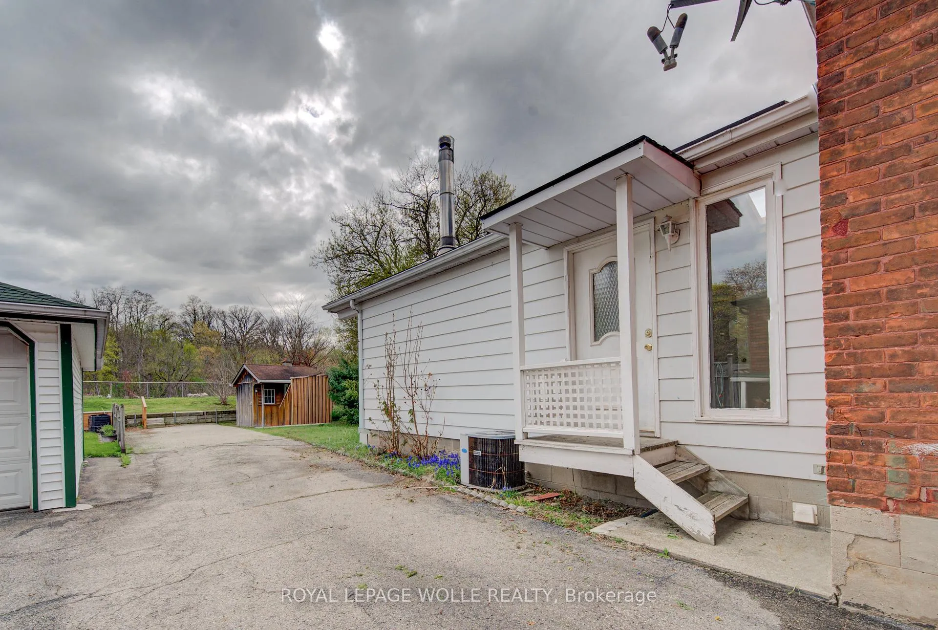 Photo 33 of 28 Willow Street, Brant, Paris — HOMEH