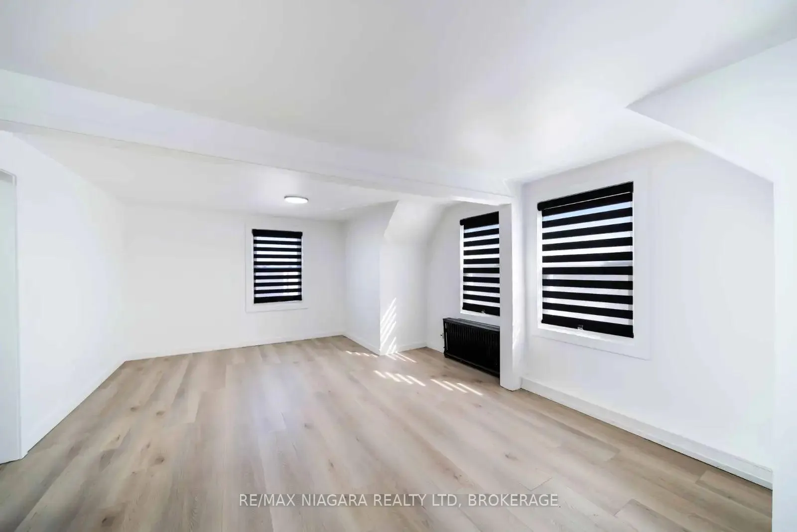 Photo 5 of Unit UPPER, 261 Grantham Avenue, St. Catharines, Facer — HOMEH
