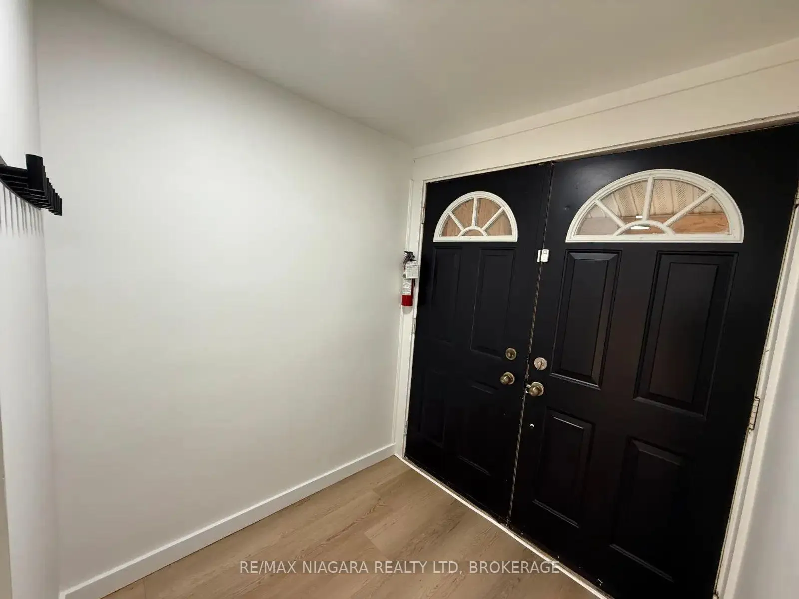 Photo 13 of Unit UPPER, 261 Grantham Avenue, St. Catharines, Facer — HOMEH