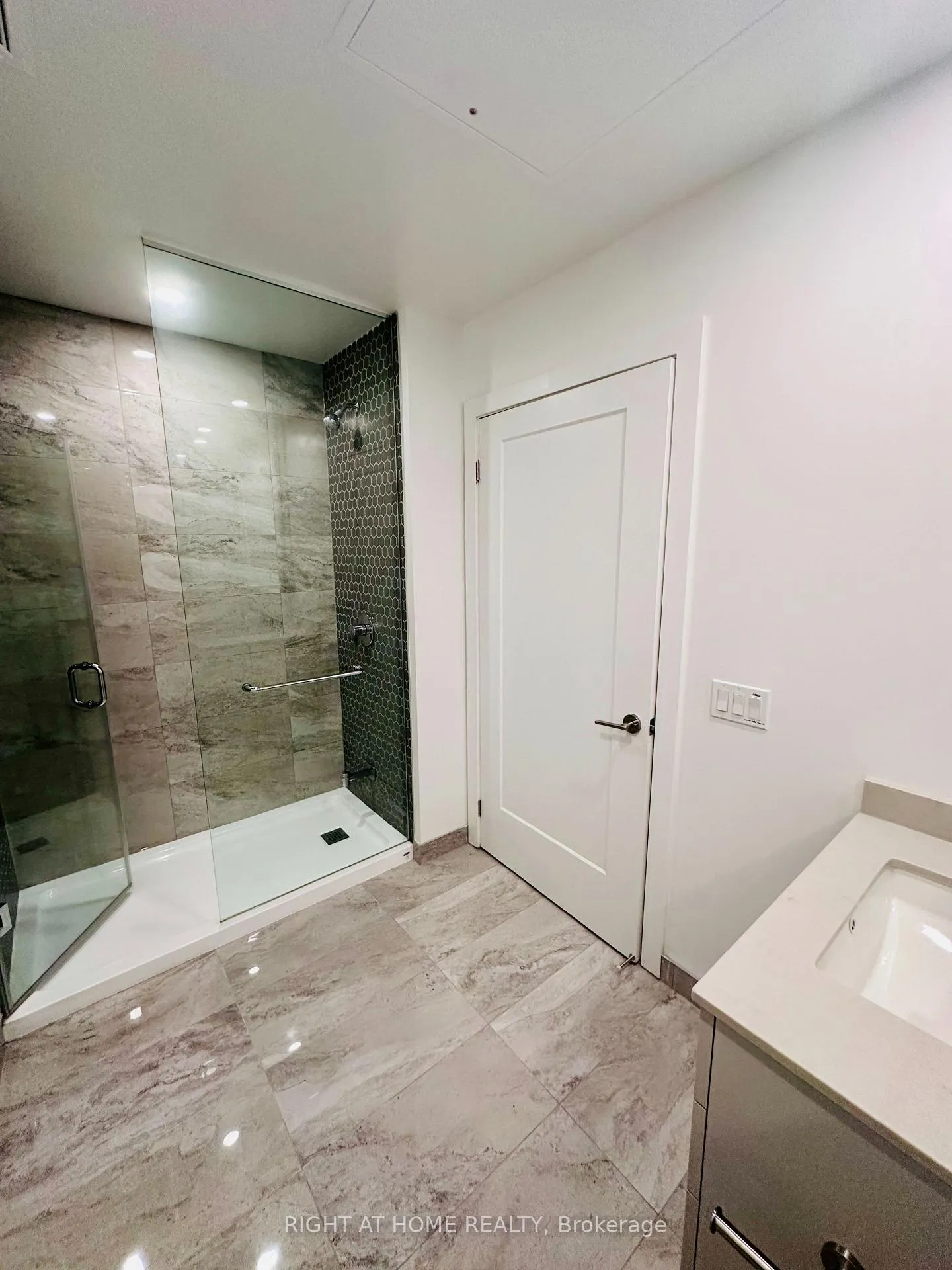 Photo 8 of Unit 1126, 9 Clegg Road, Markham, Unionville — HOMEH