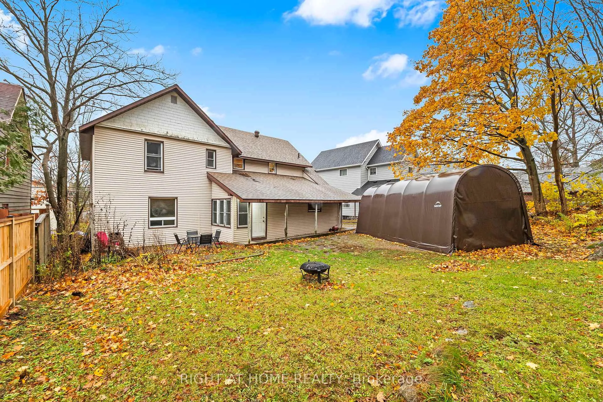 Photo 3 of 105 Gibson Street, Parry Sound — HOMEH