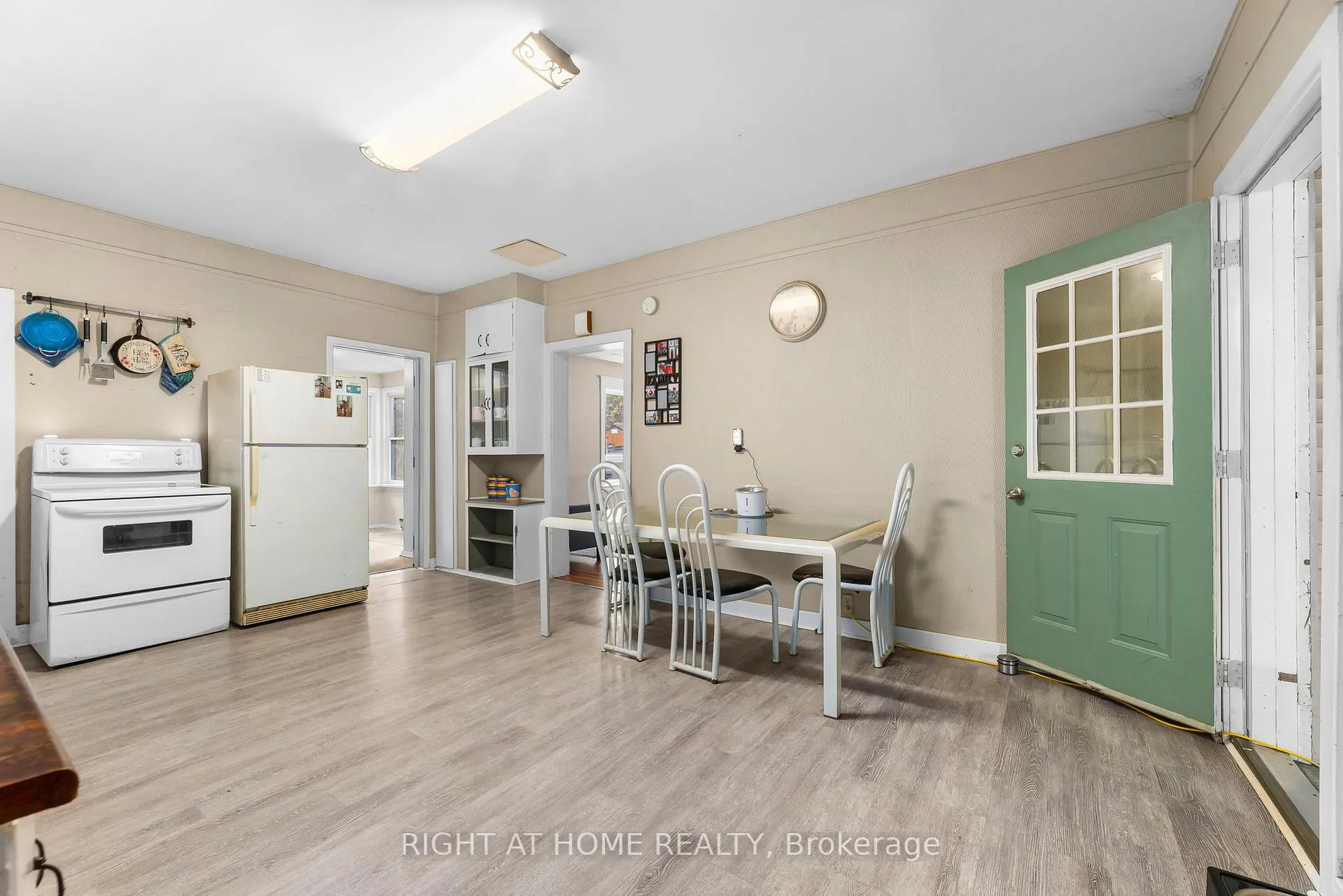 Photo 7 of 105 Gibson Street, Parry Sound — HOMEH