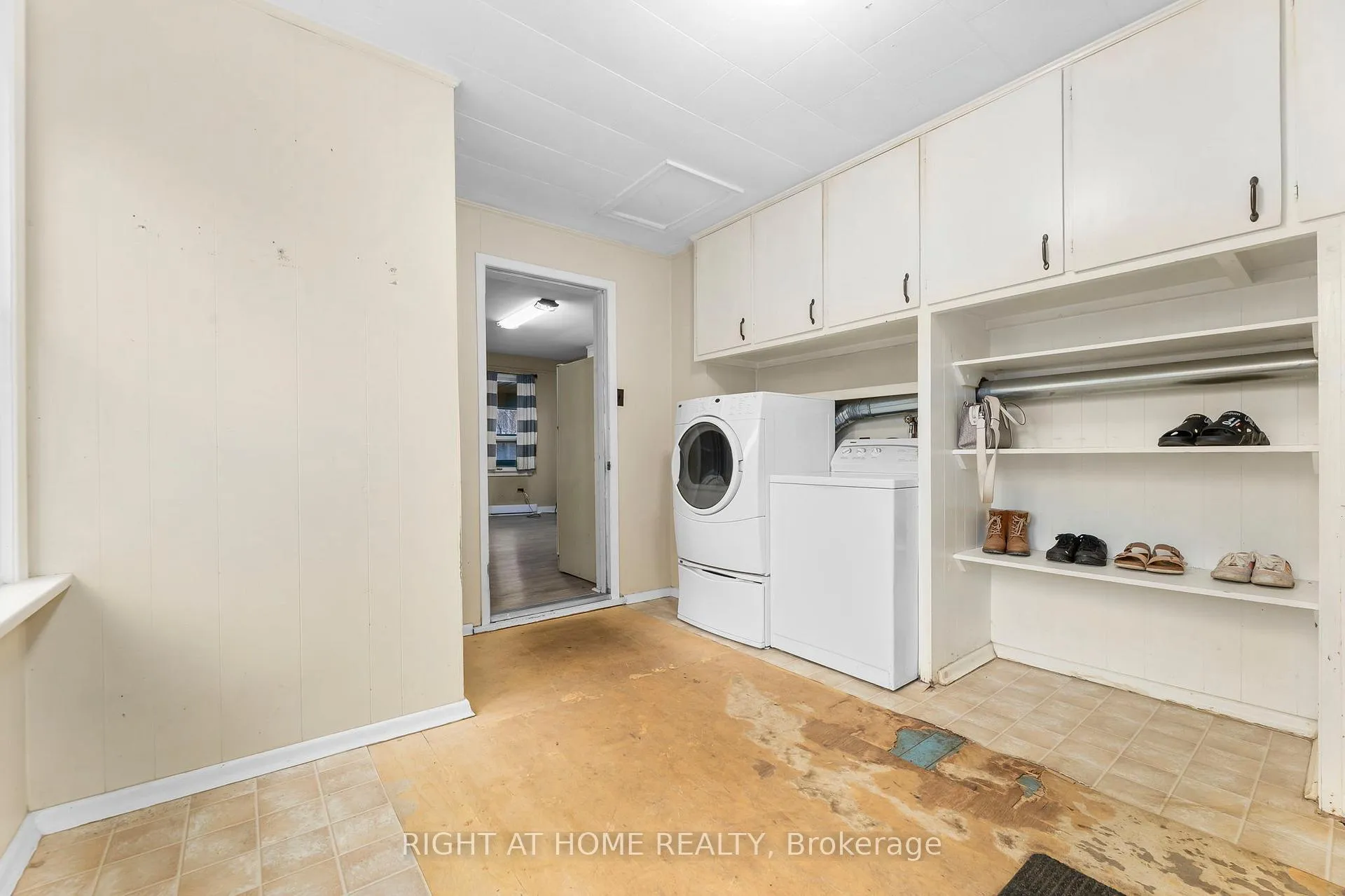 Photo 15 of 105 Gibson Street, Parry Sound — HOMEH