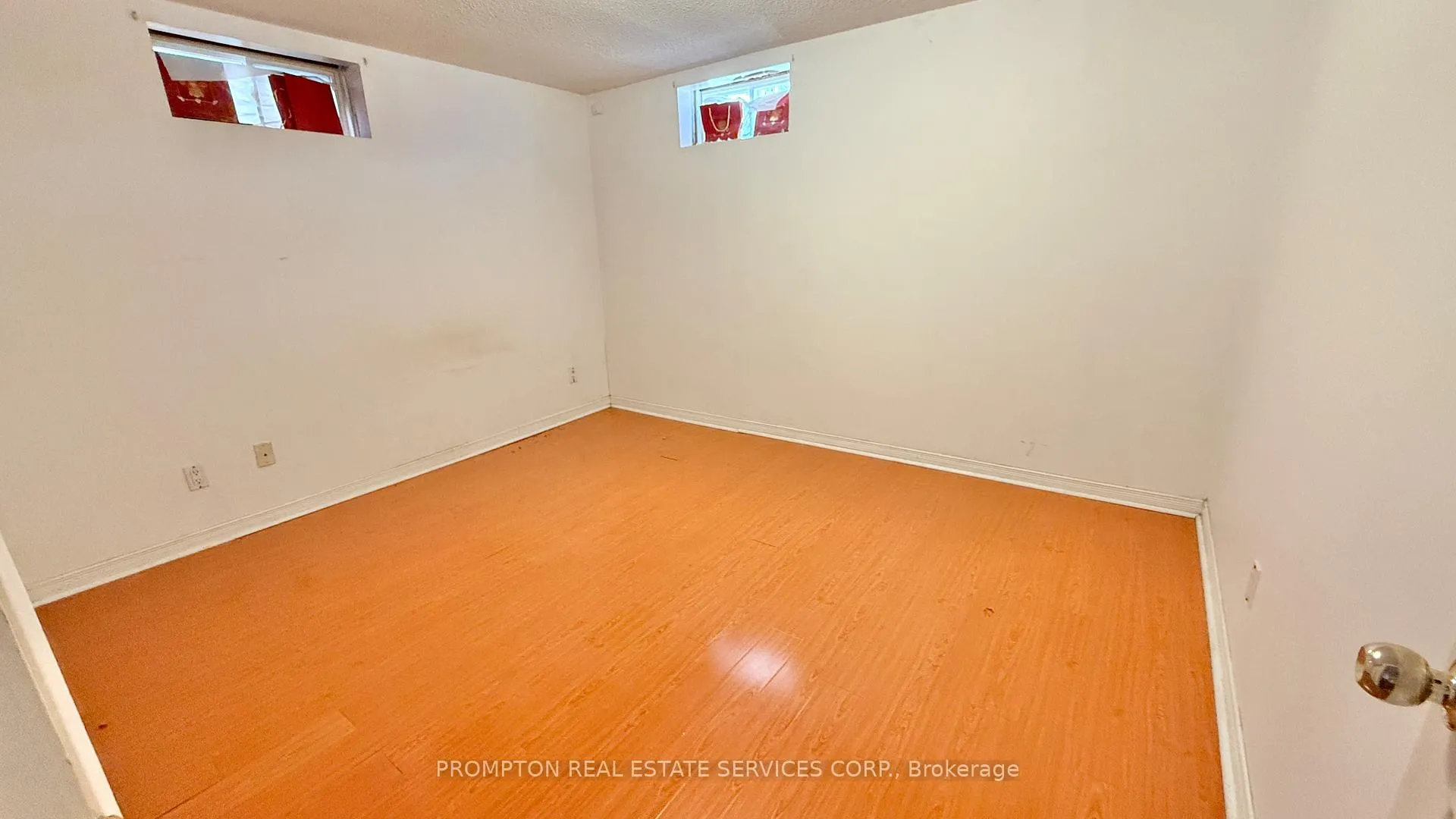 Photo 4 of 235 Roxanne Crescent, Scarborough, Milliken — HOMEH