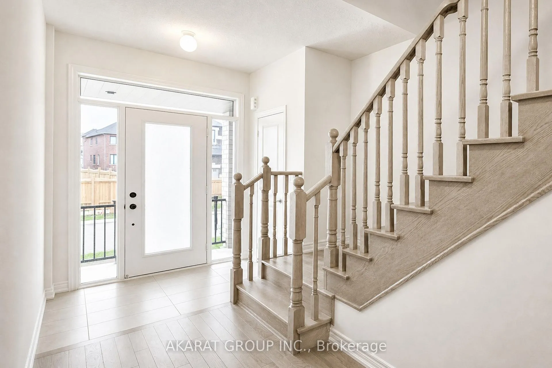 Photo 4 of 124 Armilia Place, Whitby, Rural Whitby — HOMEH