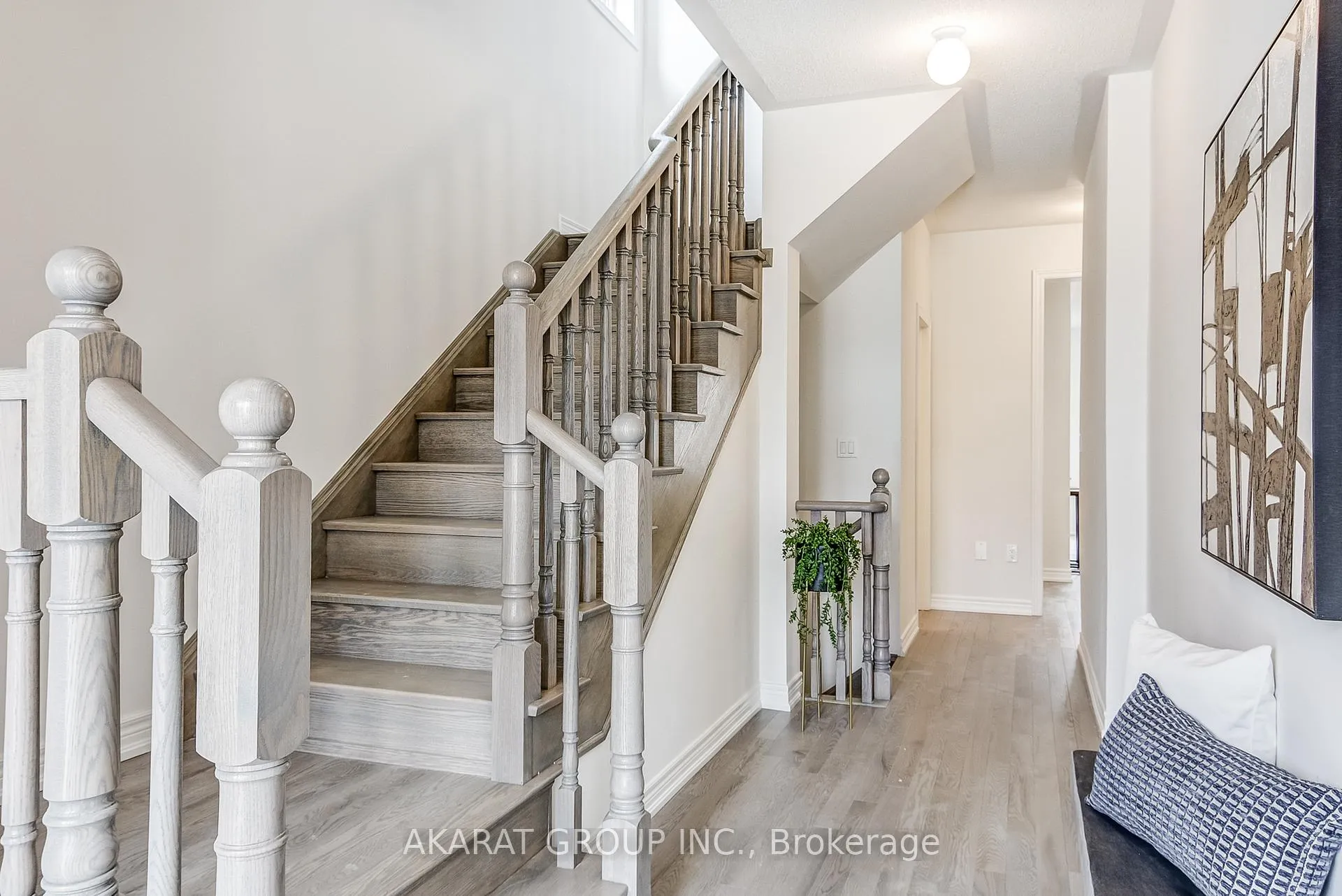 Photo 5 of 124 Armilia Place, Whitby, Rural Whitby — HOMEH