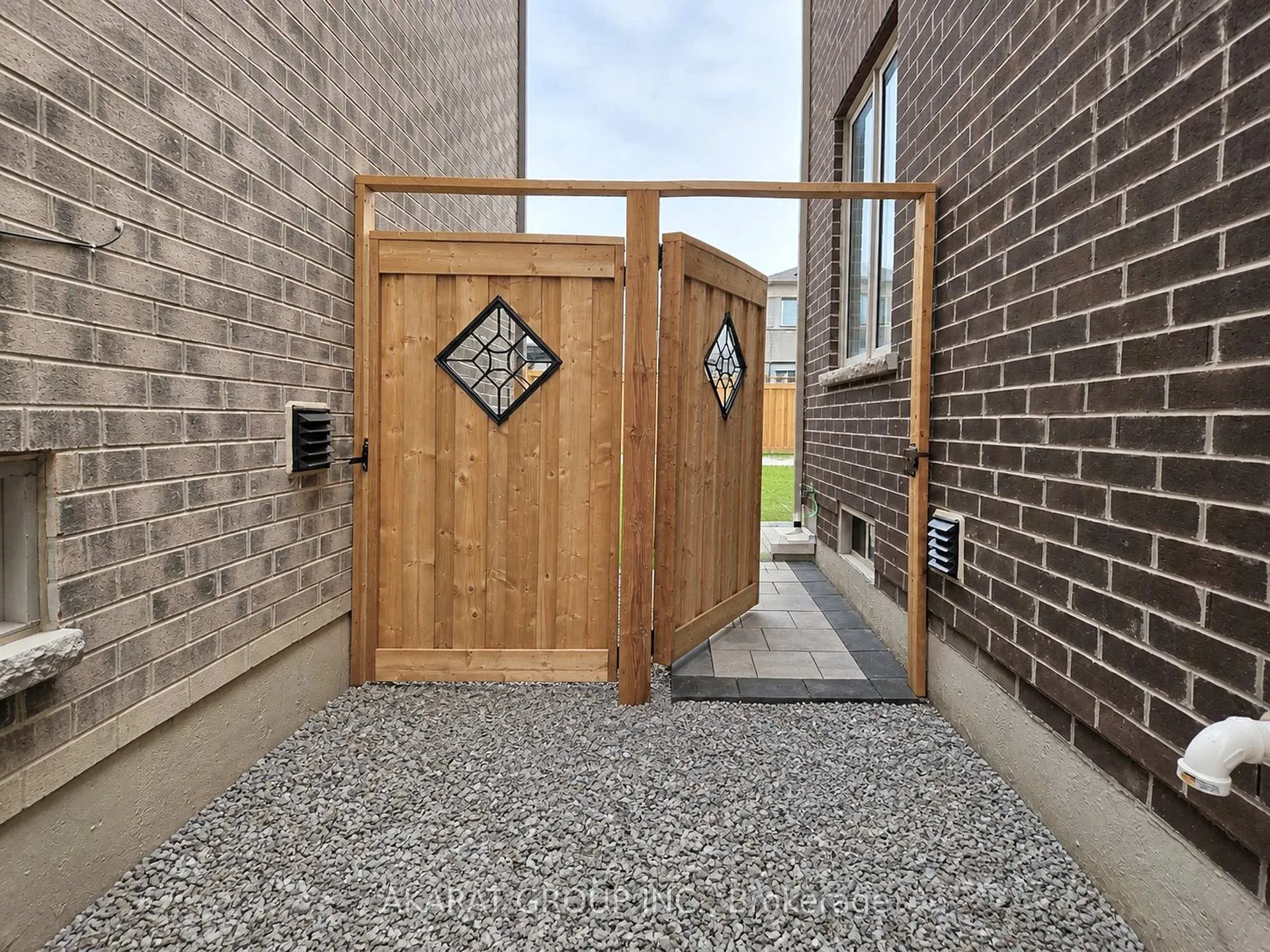 Photo 25 of 124 Armilia Place, Whitby, Rural Whitby — HOMEH