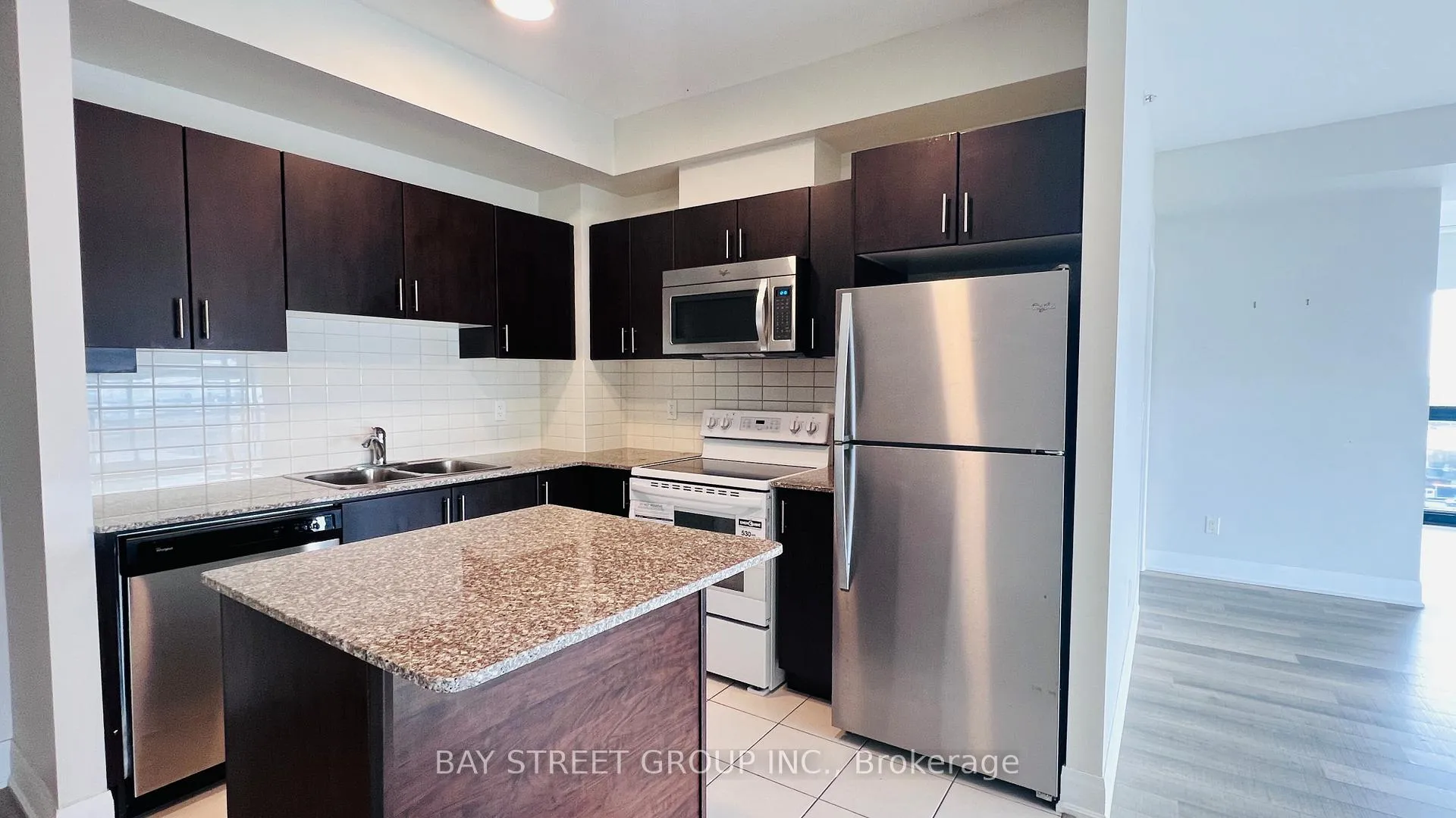 Photo 4 of Unit 803, 2900 Highway 7, Vaughan, Concord — HOMEH