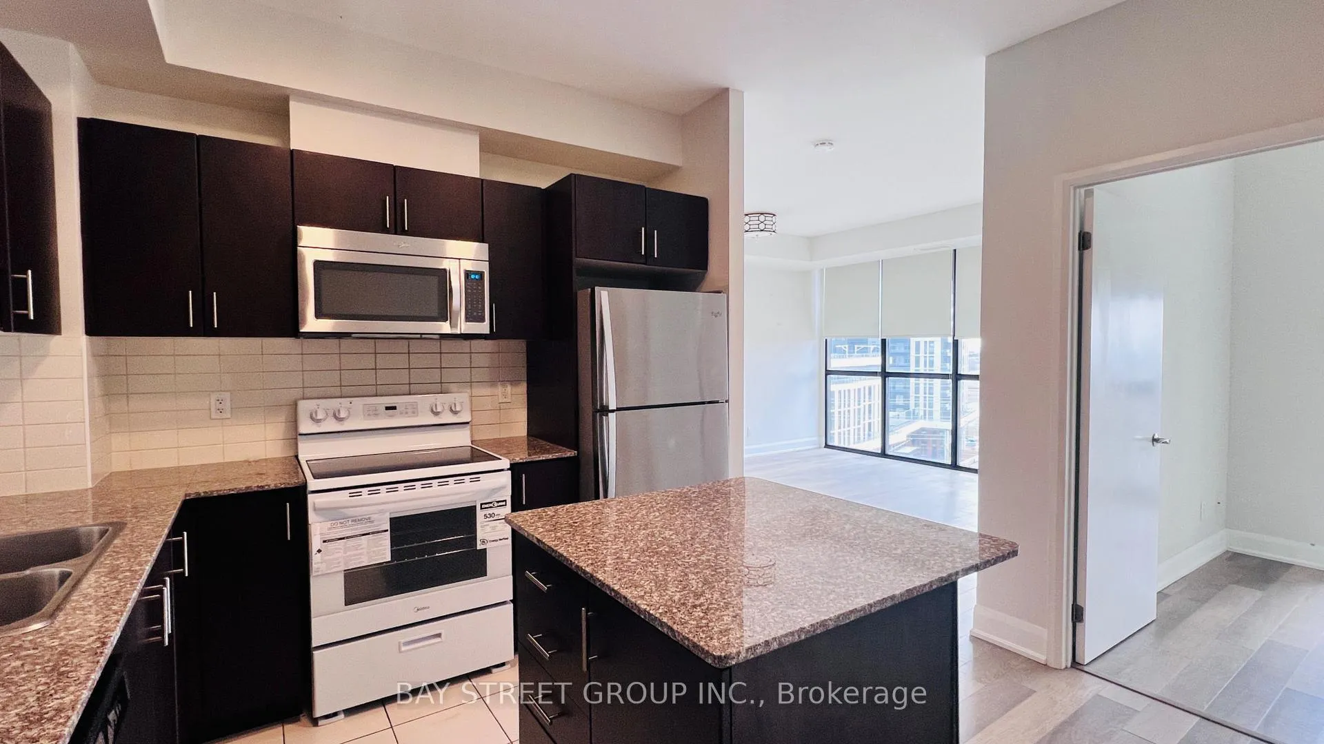 Photo 5 of Unit 803, 2900 Highway 7, Vaughan, Concord — HOMEH