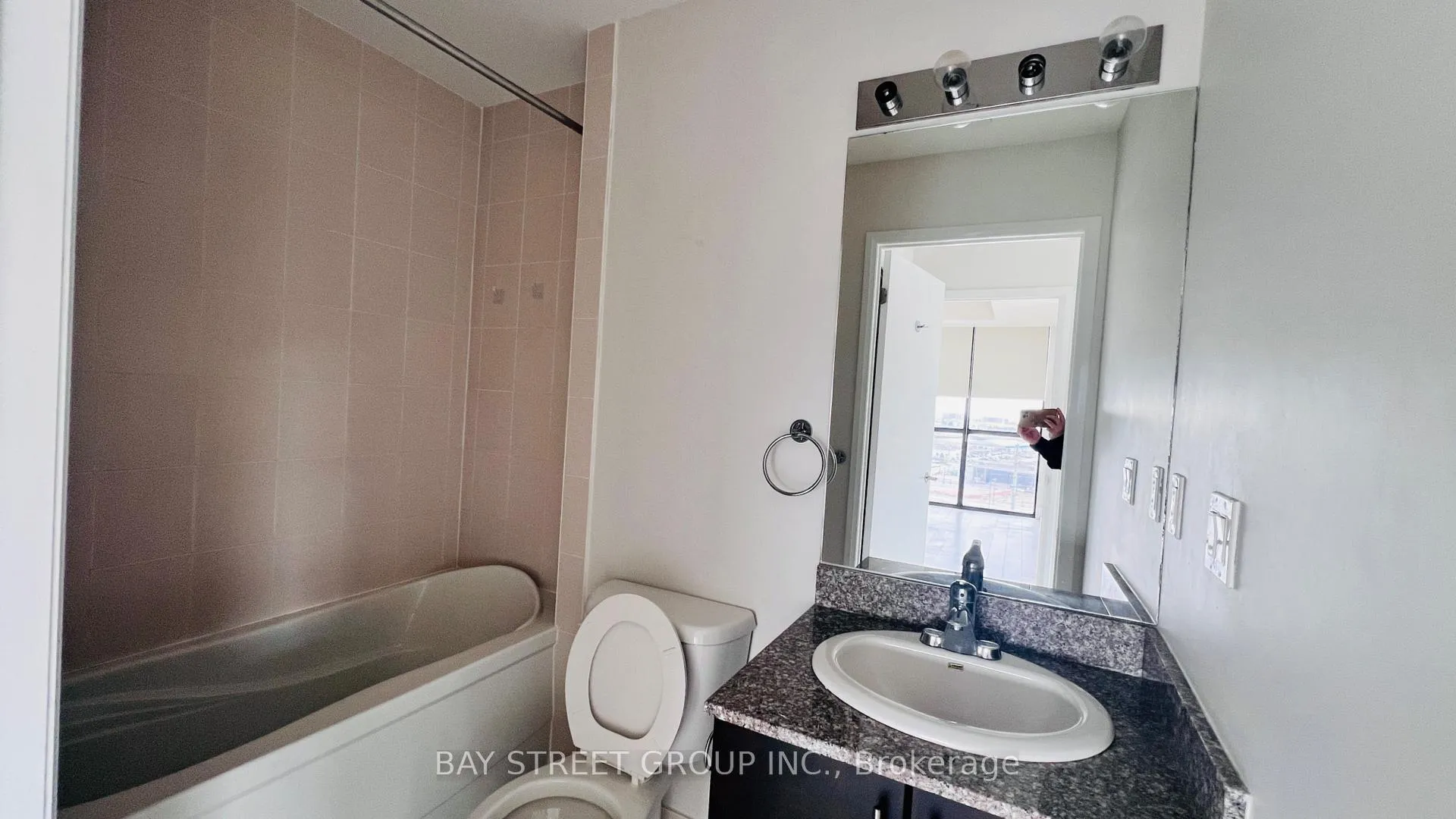 Photo 16 of Unit 803, 2900 Highway 7, Vaughan, Concord — HOMEH