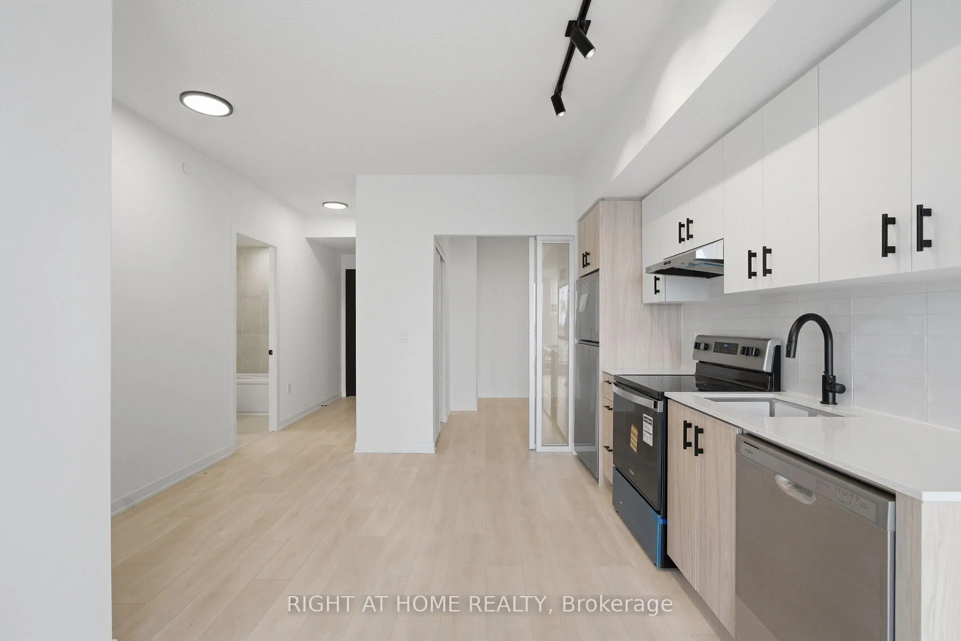 Photo 11 of Unit D1108, 4878 Powers Common, Burlington, Alton — HOMEH
