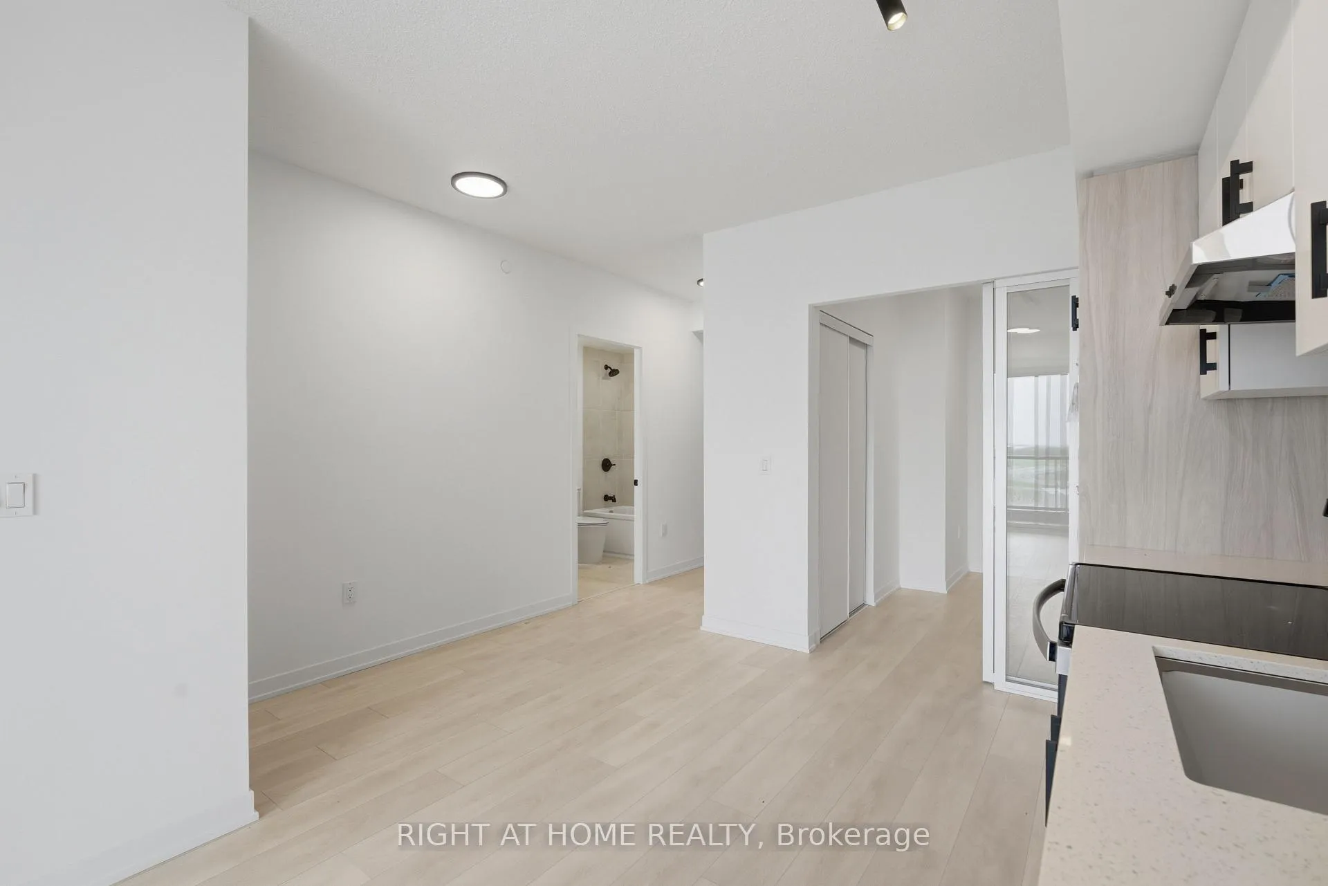 Photo 12 of Unit D1108, 4878 Powers Common, Burlington, Alton — HOMEH