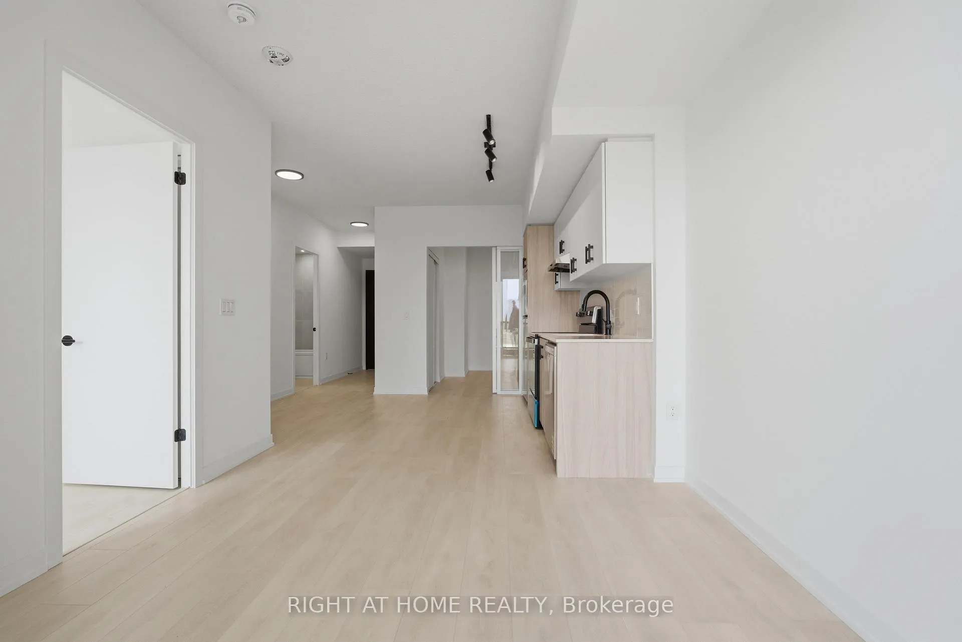 Photo 15 of Unit D1108, 4878 Powers Common, Burlington, Alton — HOMEH