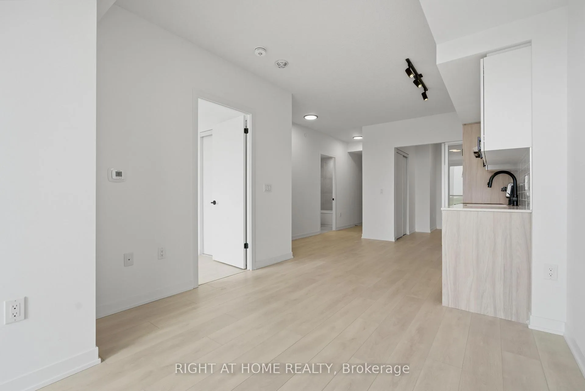 Photo 16 of Unit D1108, 4878 Powers Common, Burlington, Alton — HOMEH