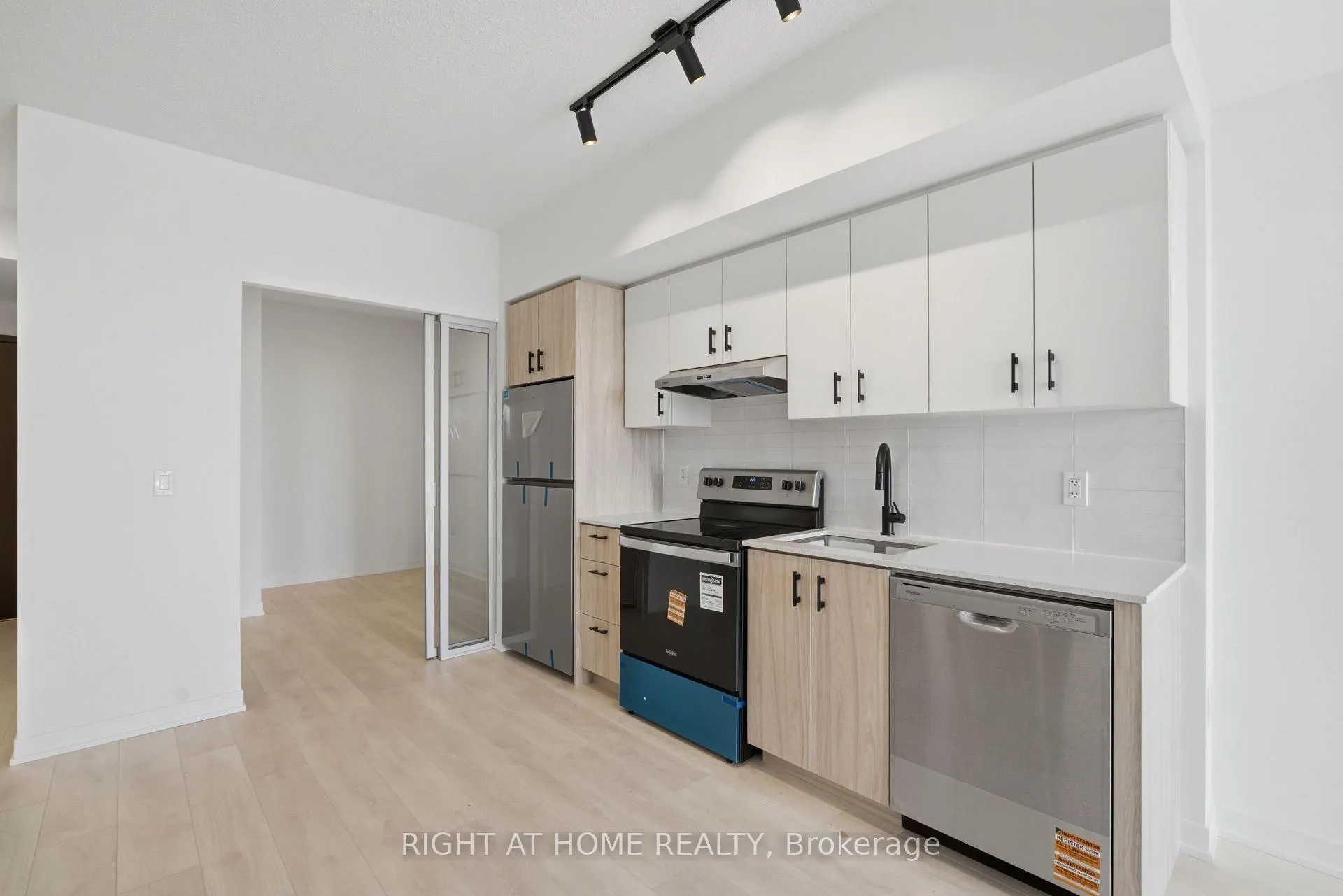 Photo 17 of Unit D1108, 4878 Powers Common, Burlington, Alton — HOMEH