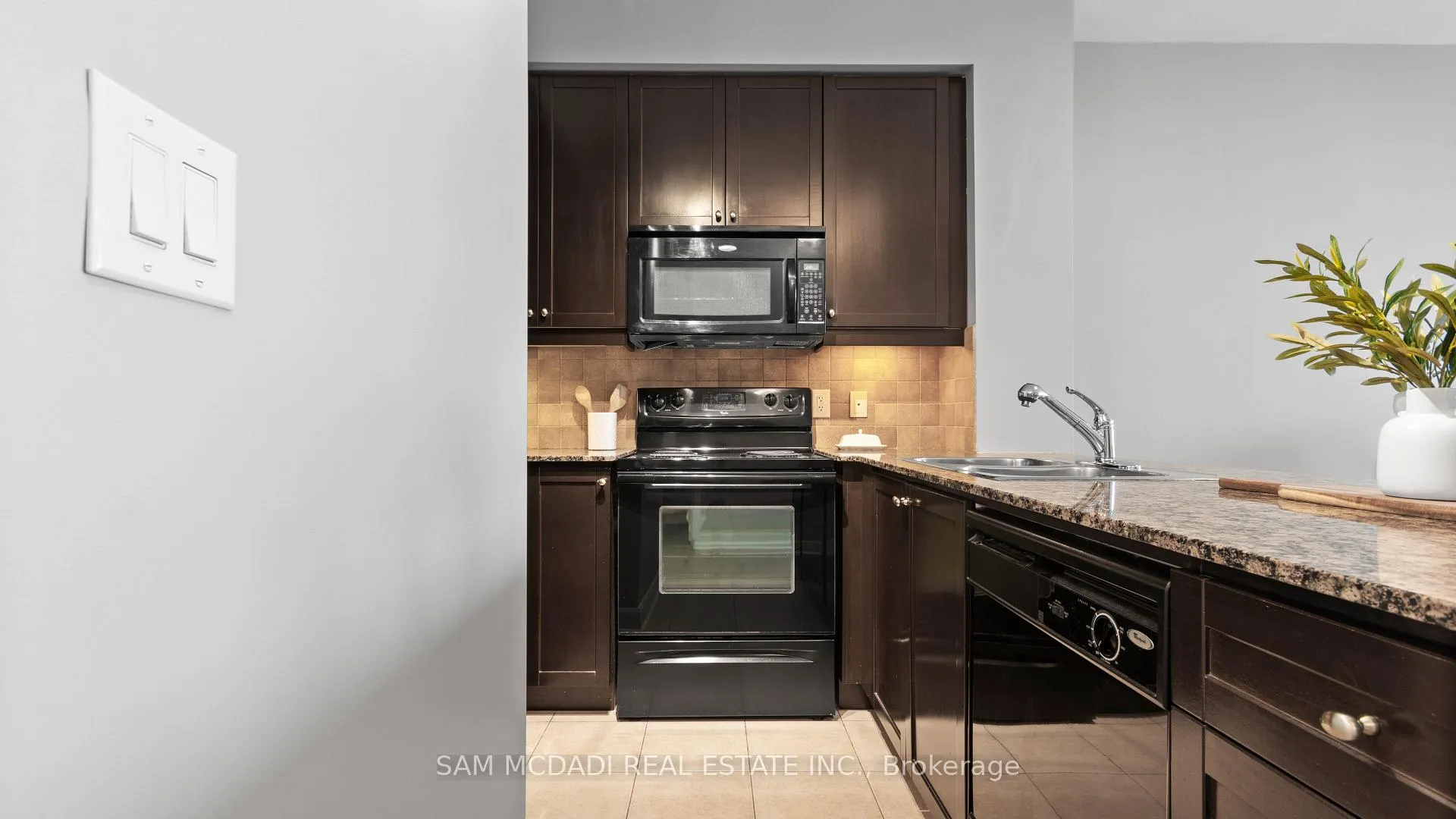 Photo 9 of Unit 1805, 80 Absolute Avenue S, Mississauga, City Centre — HOMEH