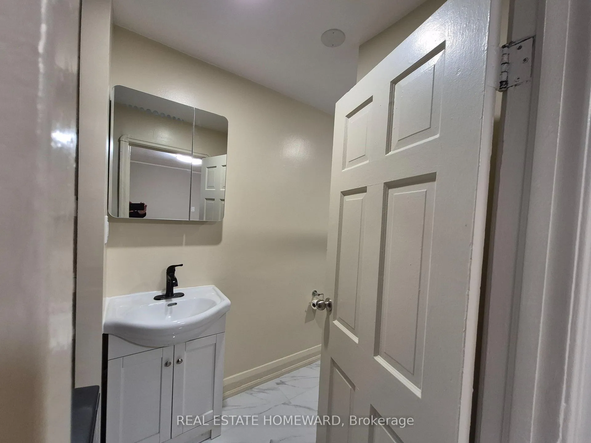 Photo 15 of Unit 4, 1066 Coxwell Avenue, Toronto, East York — HOMEH
