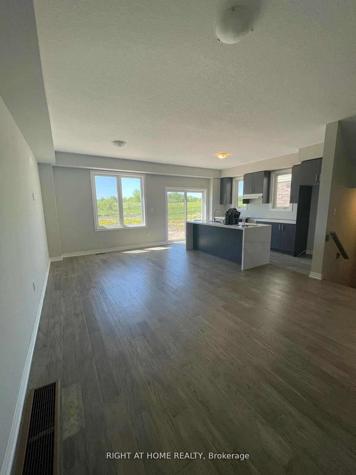 Photo 3 of 109 Aquasanta Crescent, Hamilton, Ryckmans — HOMEH