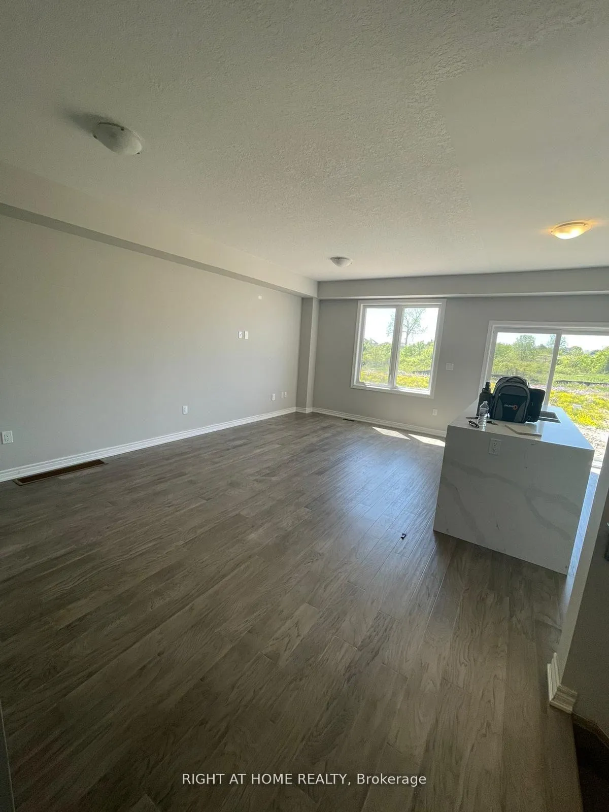 Photo 4 of 109 Aquasanta Crescent, Hamilton, Ryckmans — HOMEH