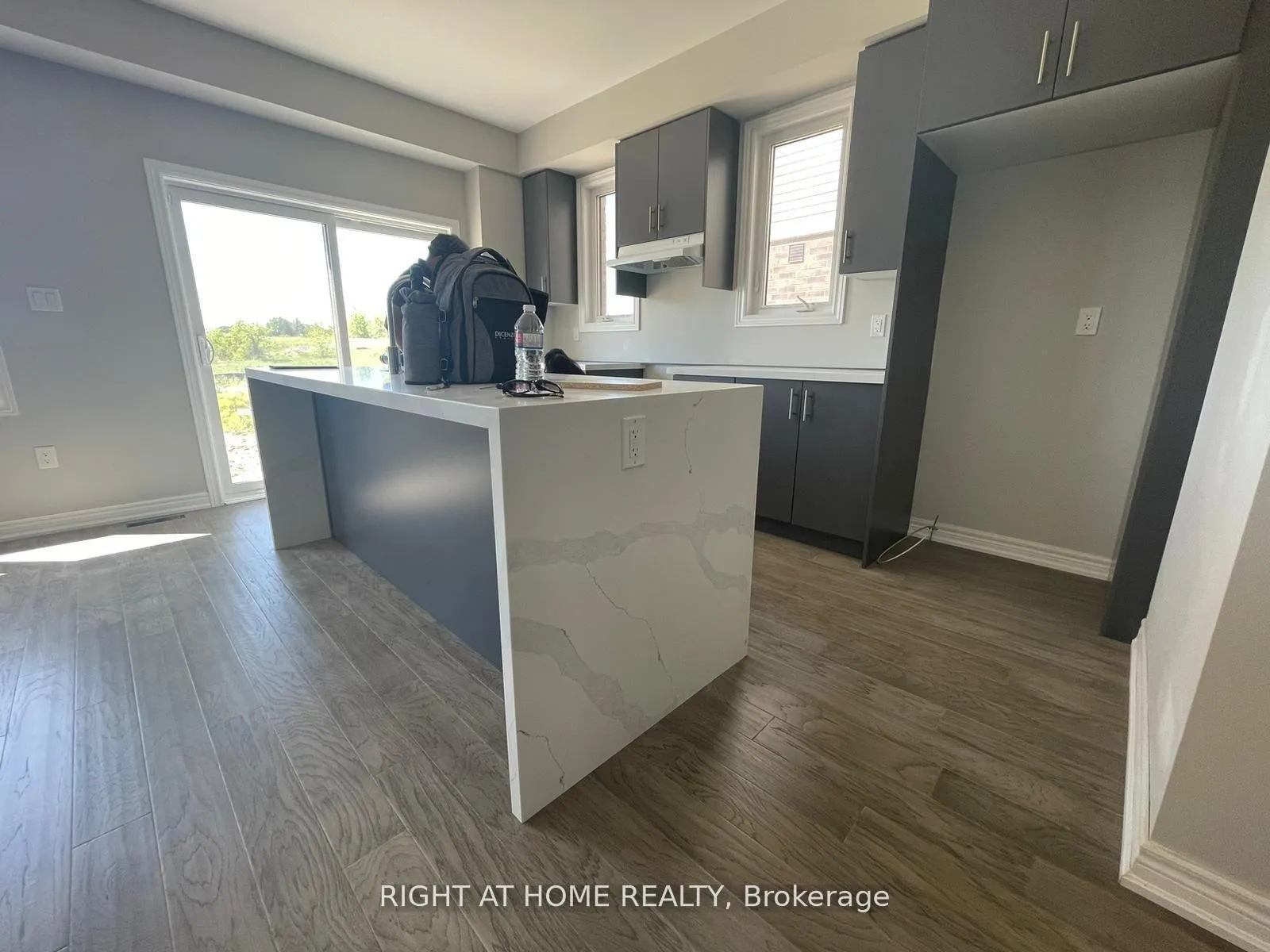 Photo 13 of 109 Aquasanta Crescent, Hamilton, Ryckmans — HOMEH