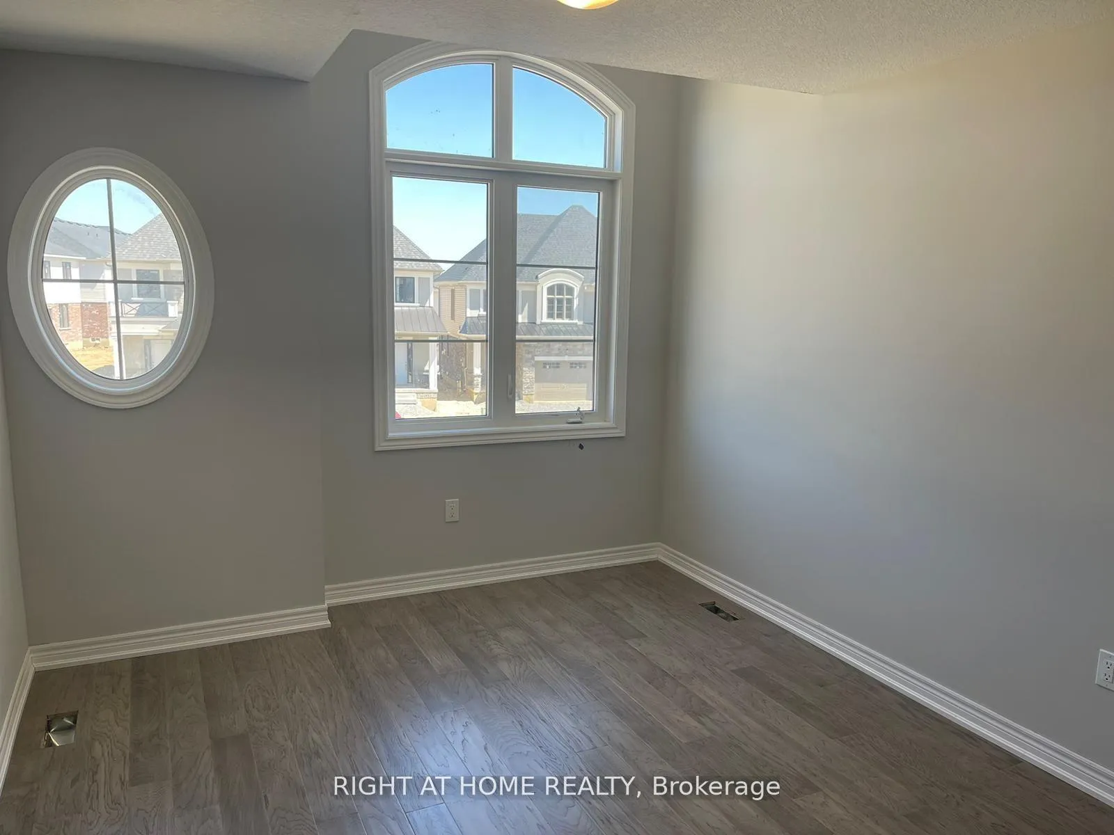 Photo 15 of 109 Aquasanta Crescent, Hamilton, Ryckmans — HOMEH