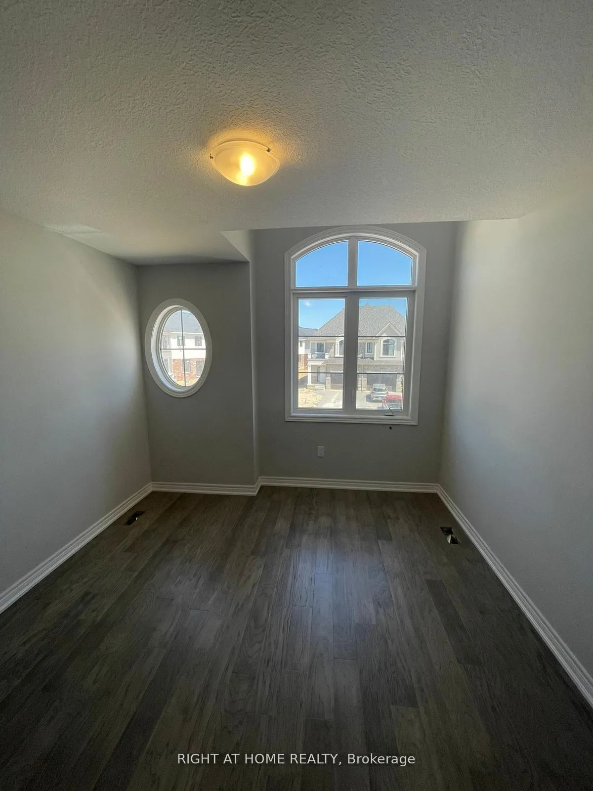 Photo 16 of 109 Aquasanta Crescent, Hamilton, Ryckmans — HOMEH