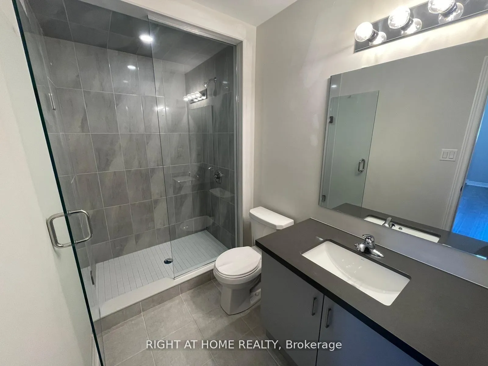 Photo 18 of 109 Aquasanta Crescent, Hamilton, Ryckmans — HOMEH
