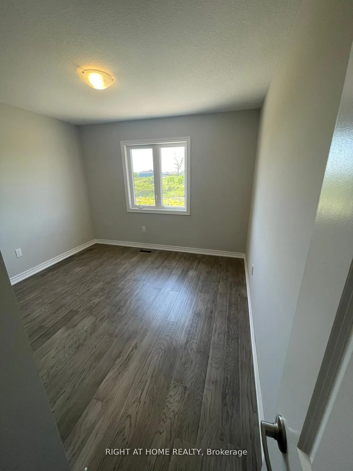 Photo 21 of 109 Aquasanta Crescent, Hamilton, Ryckmans — HOMEH