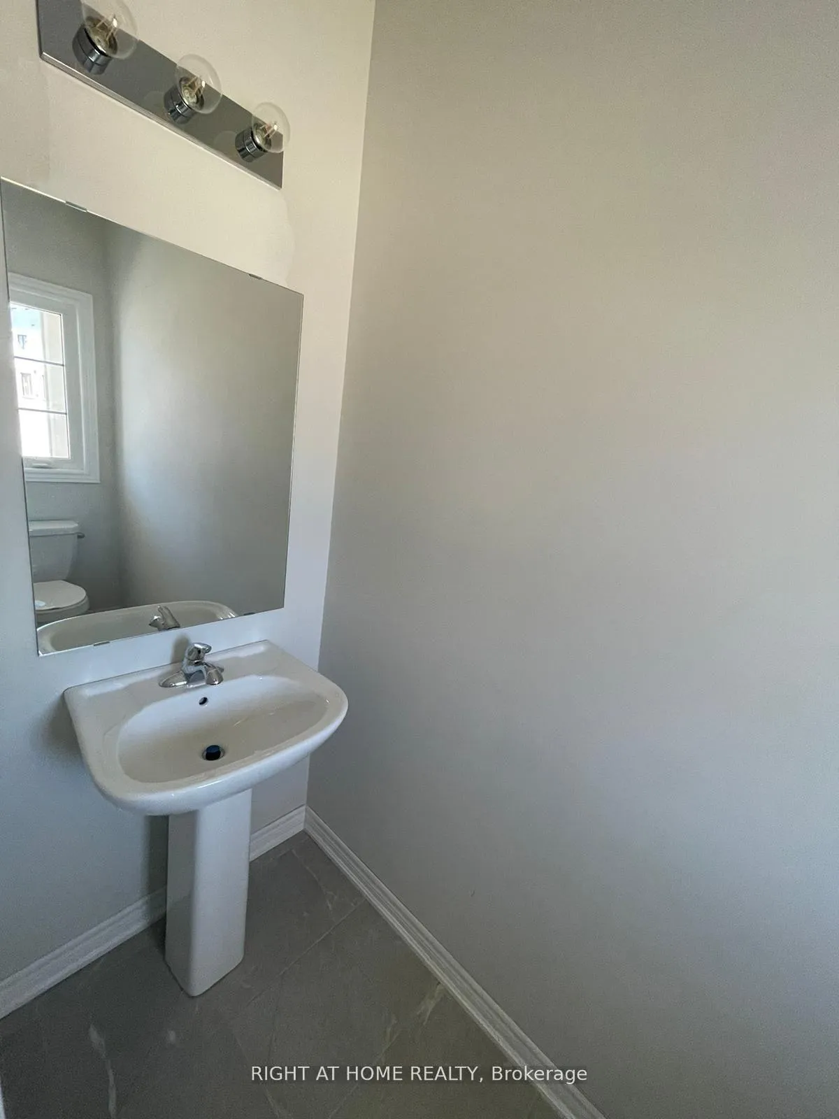 Photo 26 of 109 Aquasanta Crescent, Hamilton, Ryckmans — HOMEH