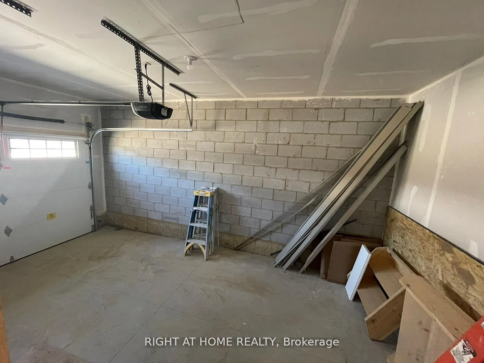 Photo 27 of 109 Aquasanta Crescent, Hamilton, Ryckmans — HOMEH