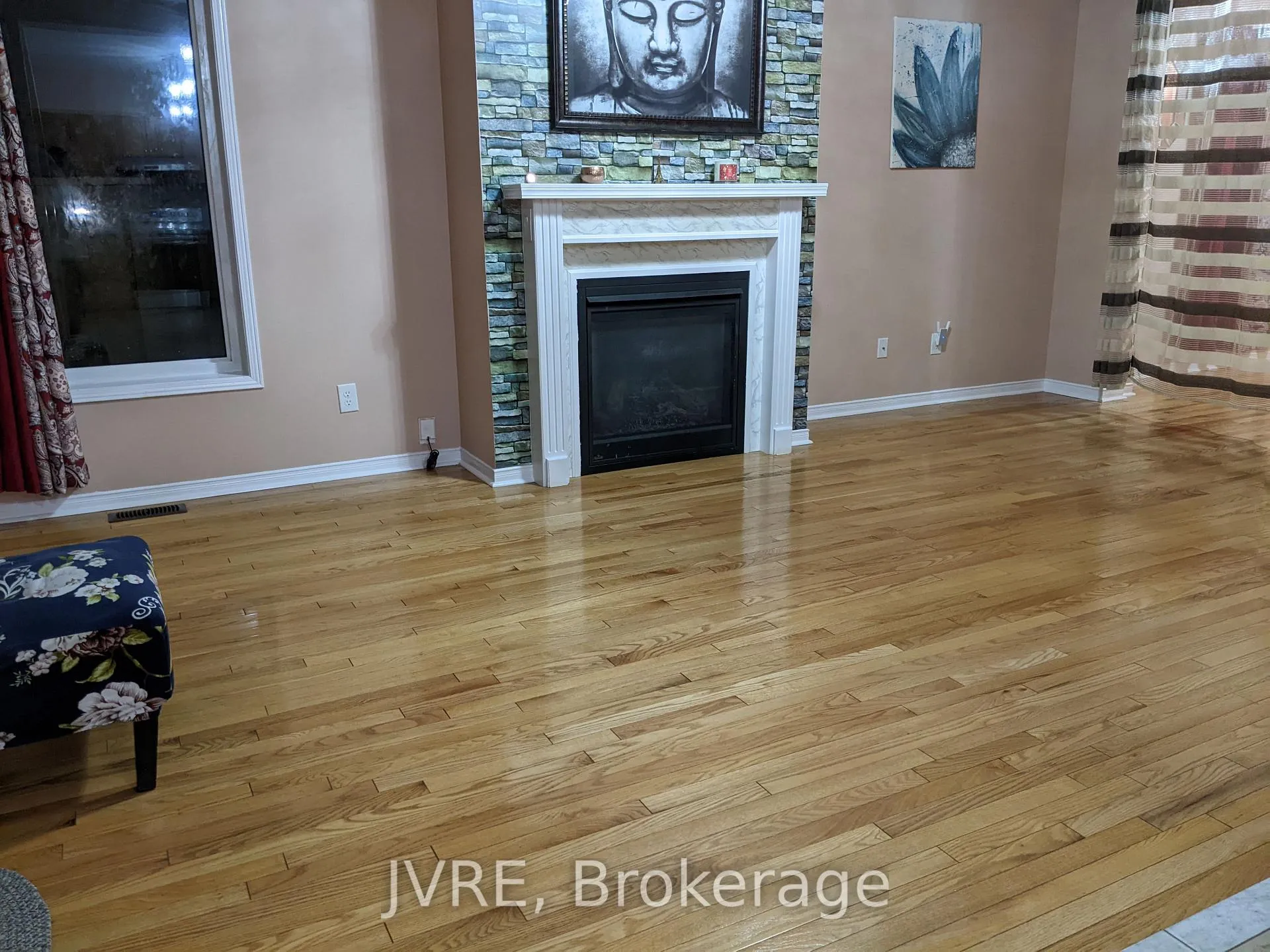 Photo 8 of 31 Cookview Drive, Brampton, Sandringham-Wellington — HOMEH