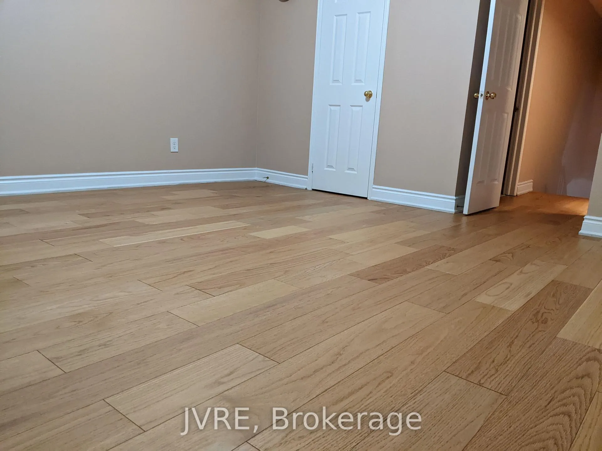 Photo 24 of 31 Cookview Drive, Brampton, Sandringham-Wellington — HOMEH