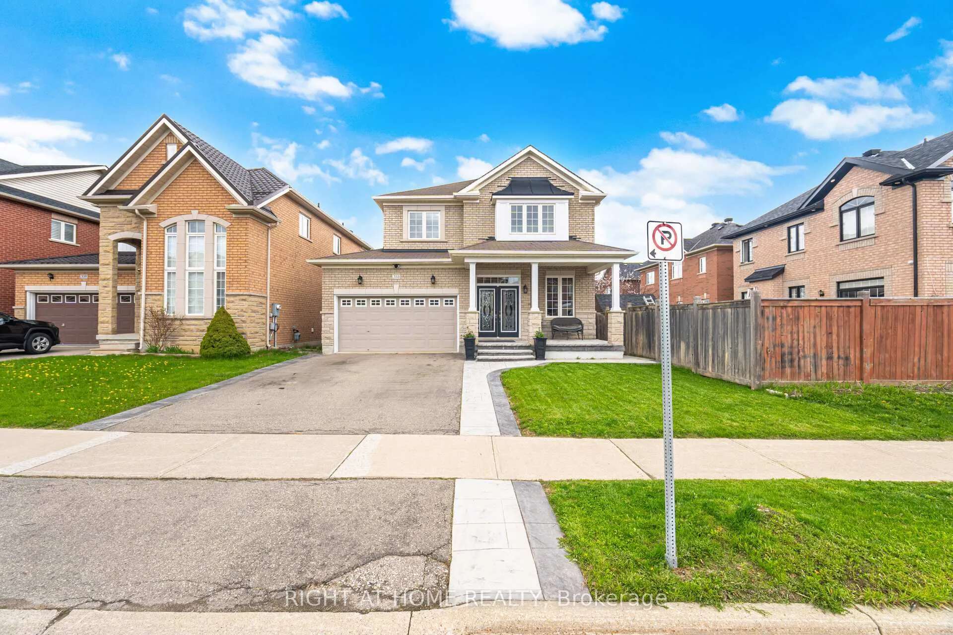 Photo 2 of 333 Sunny Meadow Boulevard, Brampton, Sandringham-Wellington — HOMEH
