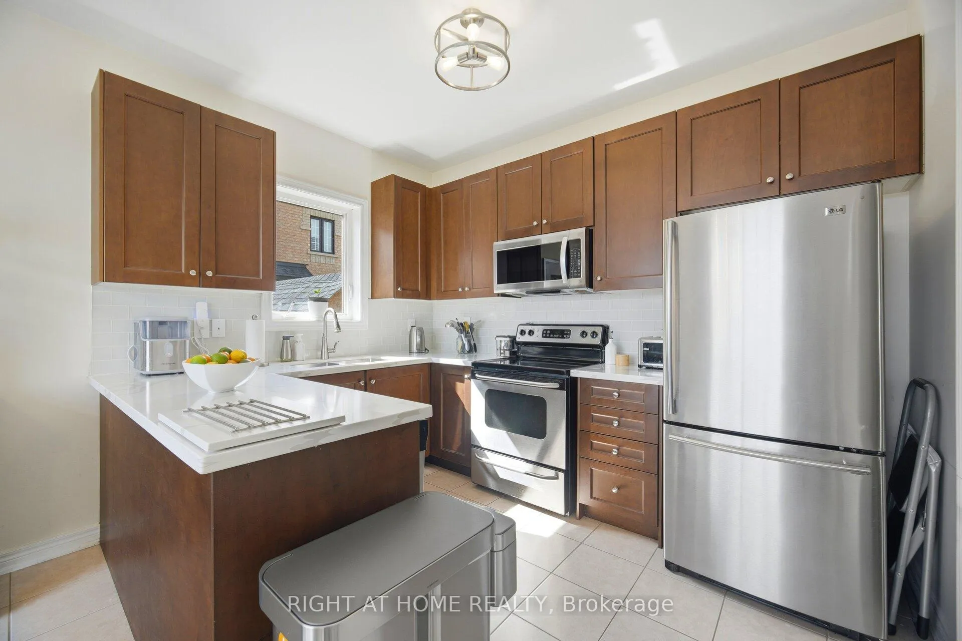 Photo 6 of 333 Sunny Meadow Boulevard, Brampton, Sandringham-Wellington — HOMEH