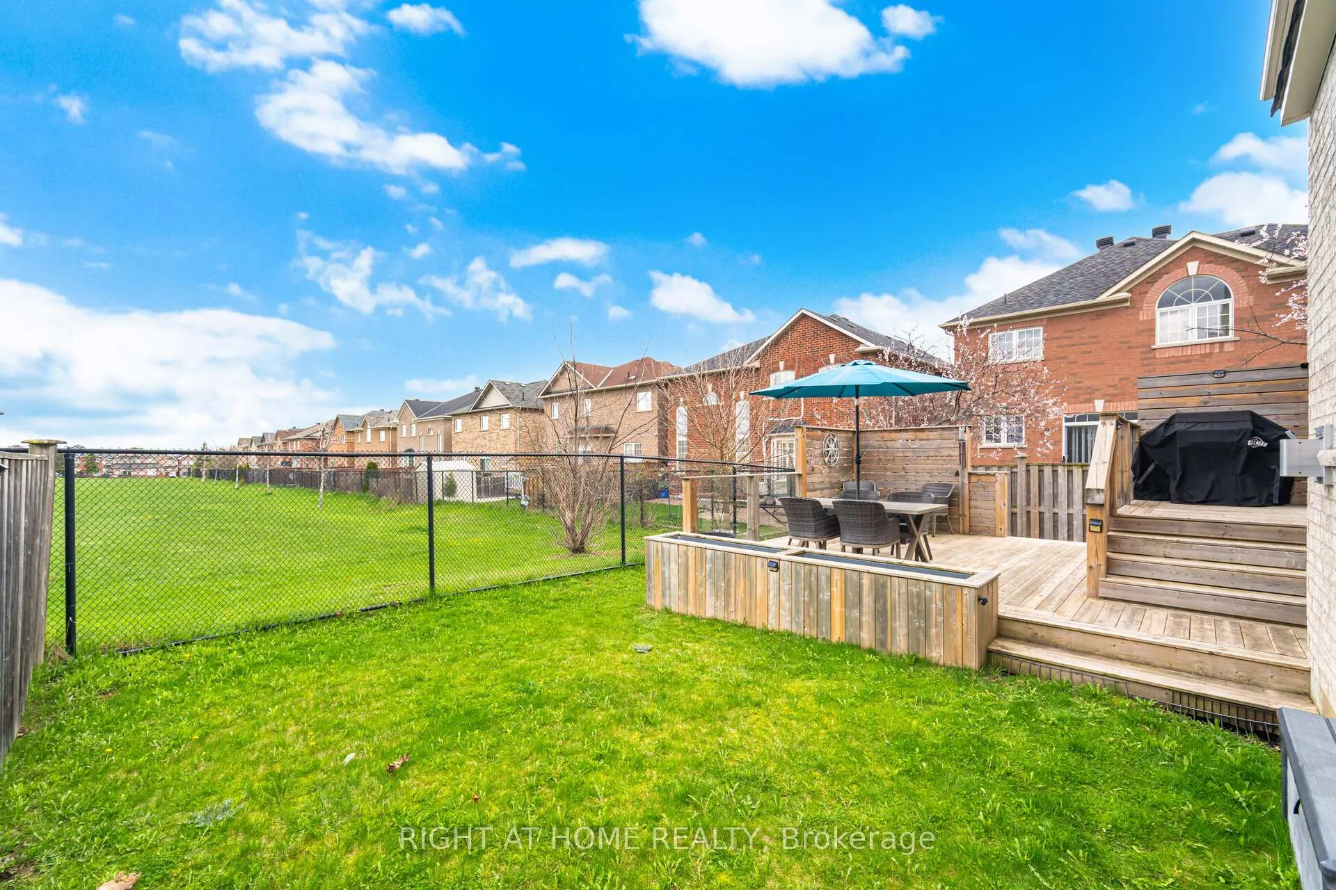 Photo 39 of 333 Sunny Meadow Boulevard, Brampton, Sandringham-Wellington — HOMEH
