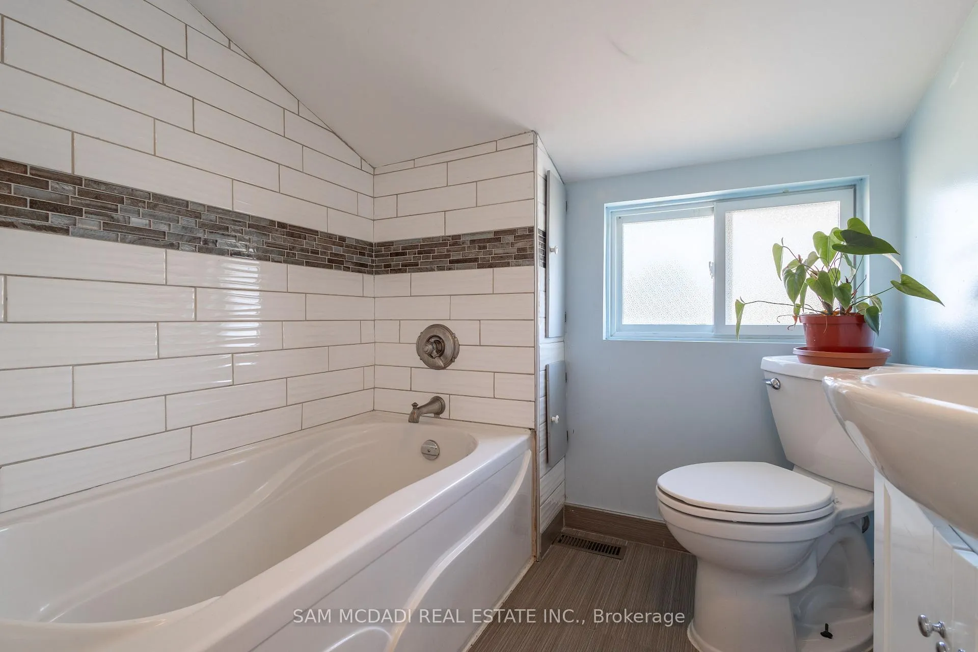 Photo 23 of 55 Allan Avenue, Hamilton, Homeside — HOMEH