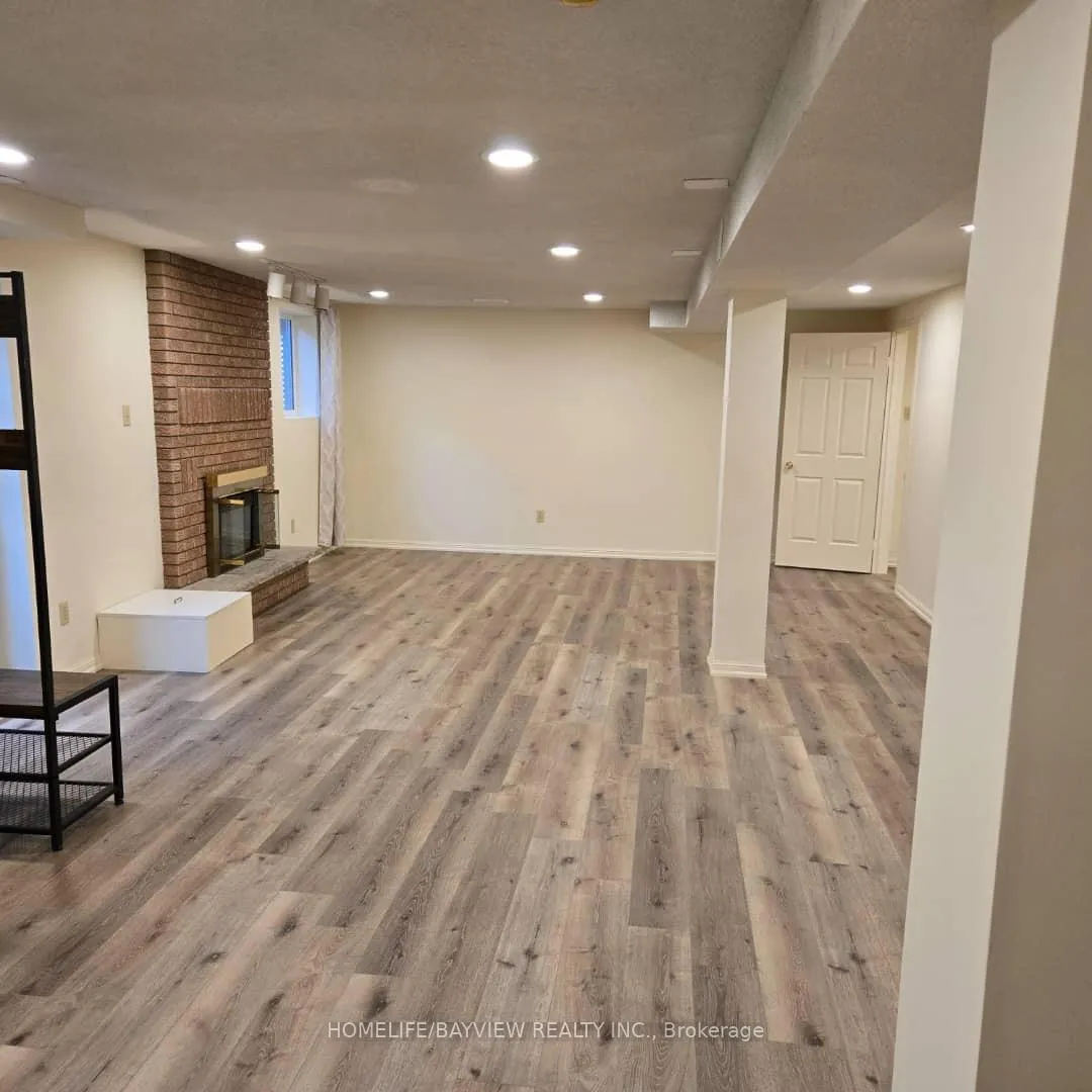 Photo 3 of 64 Brookshire Circle, Markham, Thornlea — HOMEH
