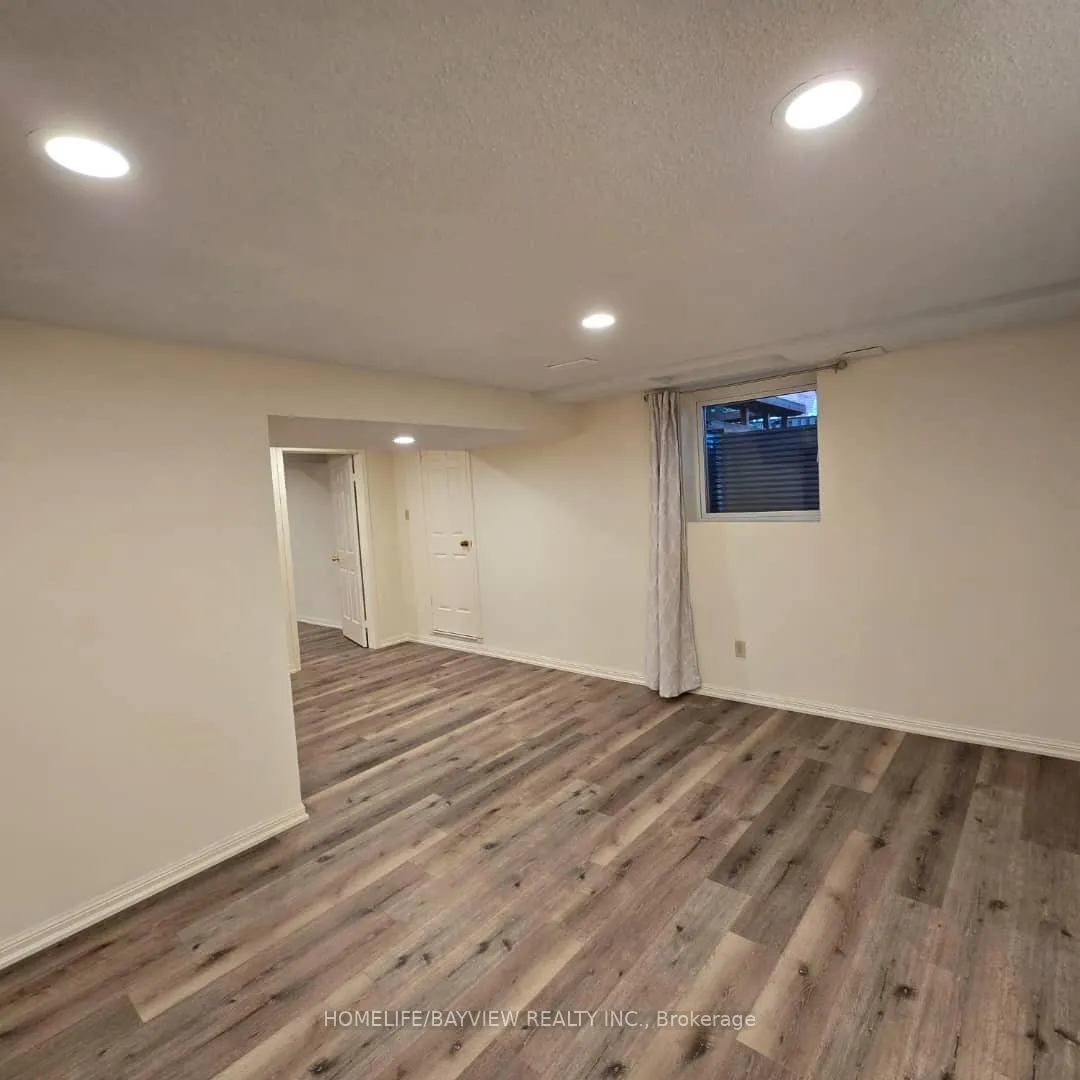 Photo 5 of 64 Brookshire Circle, Markham, Thornlea — HOMEH