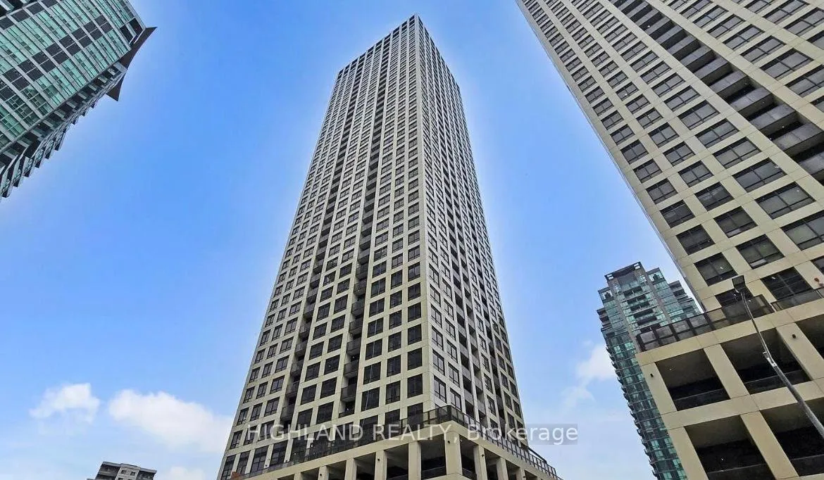 Front of Unit 1808, 30 Elm Drive W