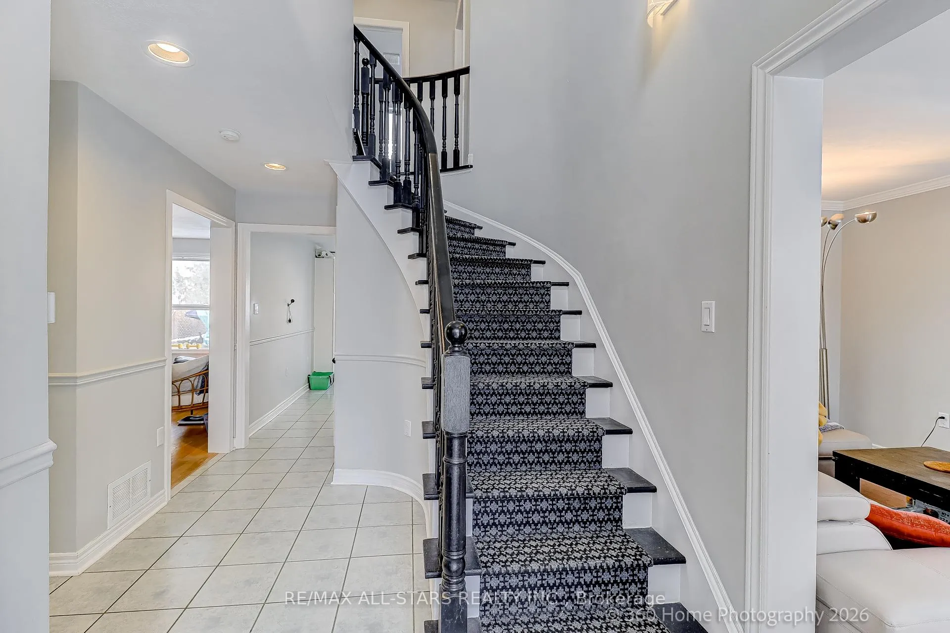 Photo 3 of Unit Main Floor, 6 Amberview Drive, Georgina, Keswick South — HOMEH