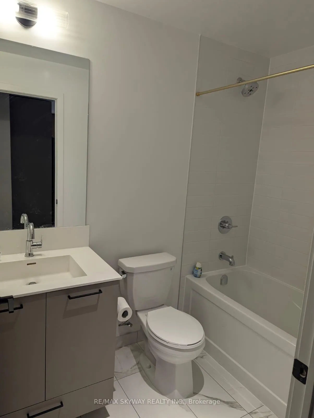 Photo 4 of Unit 203, 10 Lagerfeld Drive, Brampton, Northwest Brampton — HOMEH