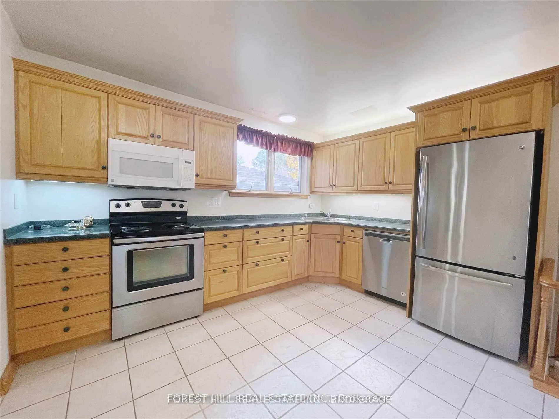 Photo 5 of 98 Fred Varley Drive, Markham, Unionville — HOMEH