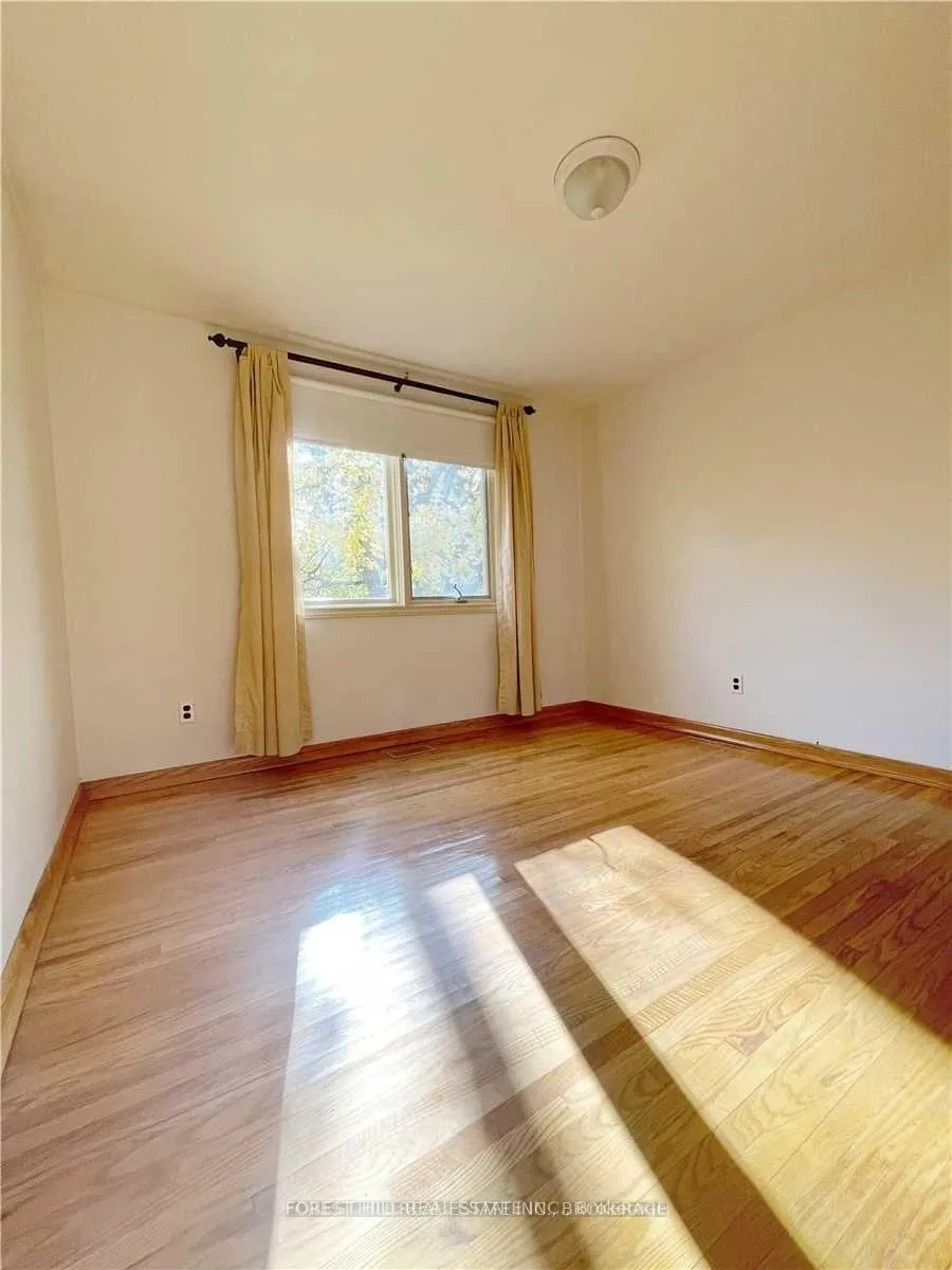Photo 12 of 98 Fred Varley Drive, Markham, Unionville — HOMEH
