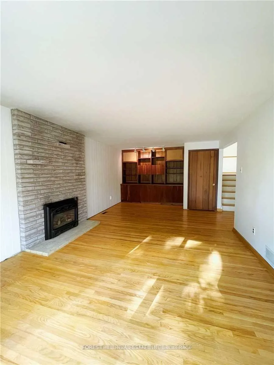 Photo 15 of 98 Fred Varley Drive, Markham, Unionville — HOMEH