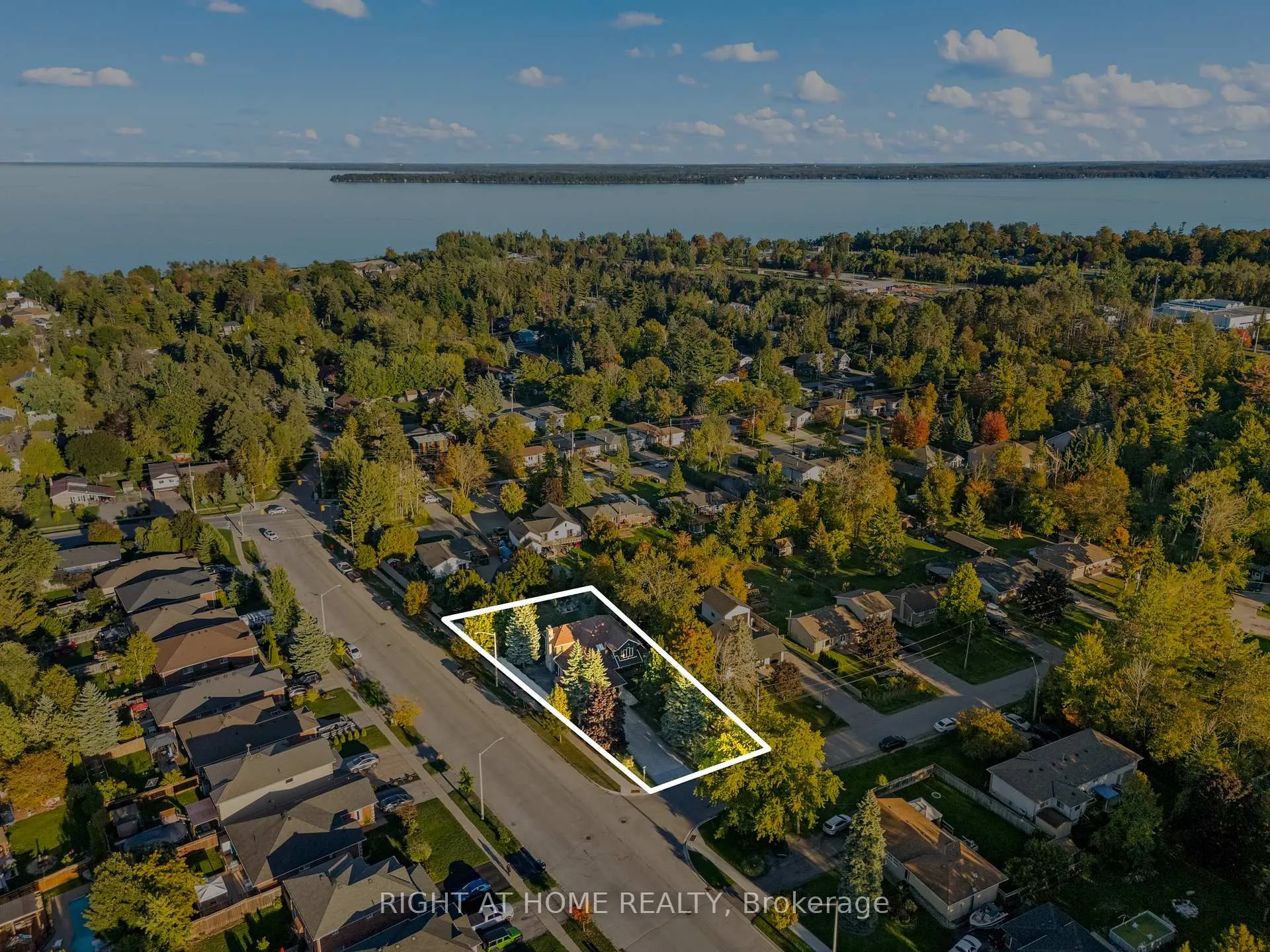 Photo 3 of 2255 Douglas Avenue, Innisfil, Alcona — HOMEH