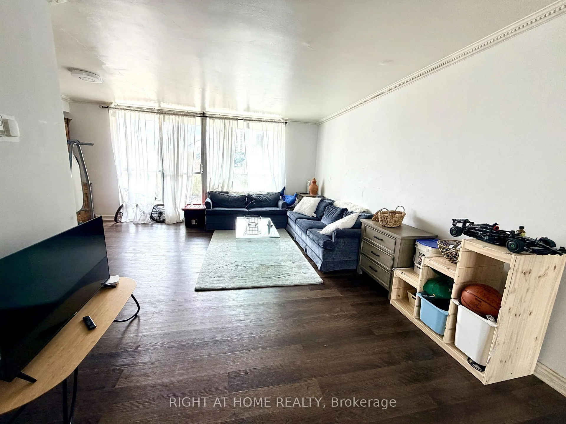 Photo 6 of Unit 106, 5 Massey Square, Toronto, Crescent Town — HOMEH