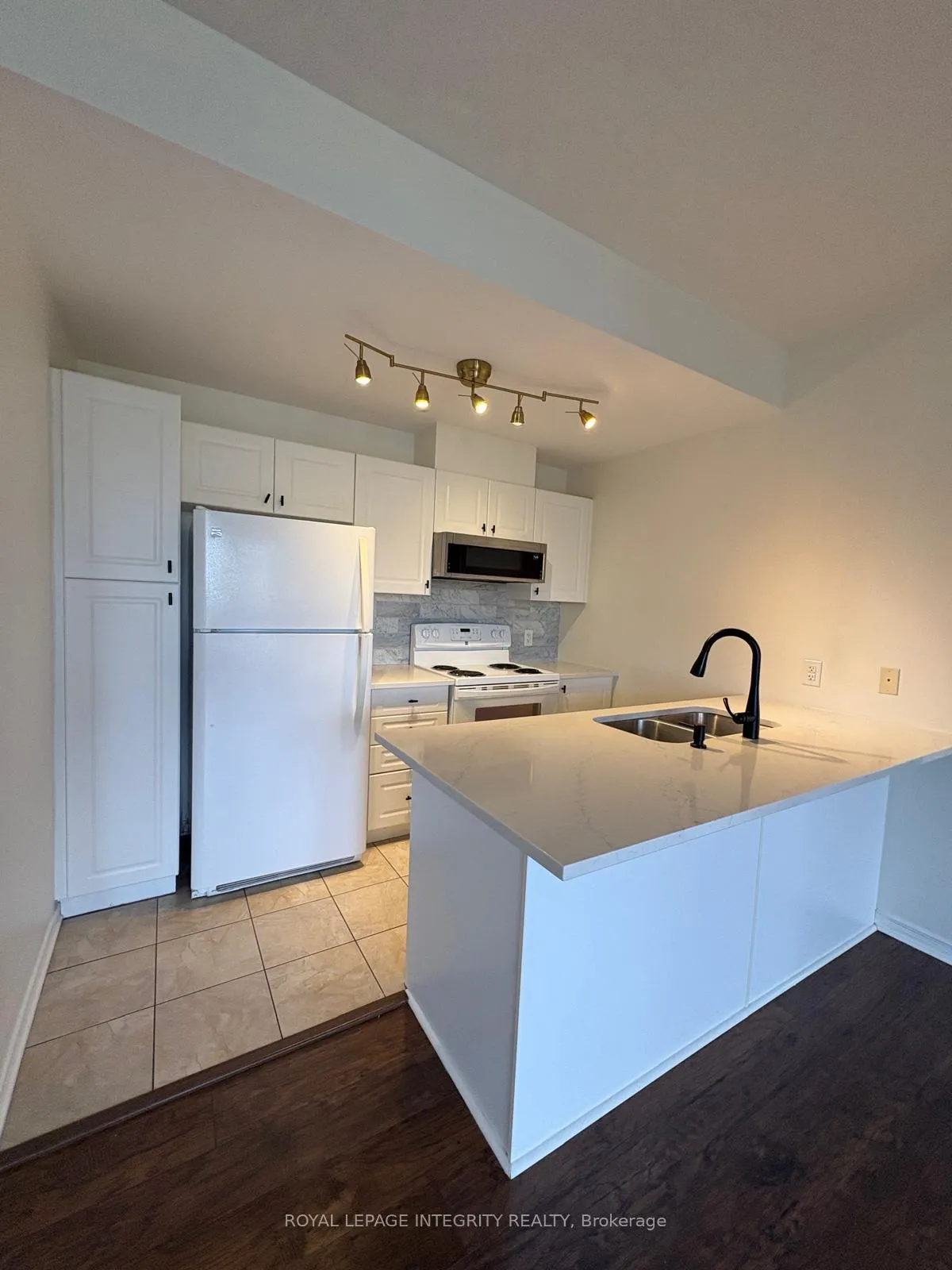 Photo 8 of Unit H, 300 Meilleur Private, Ottawa, Vanier — HOMEH