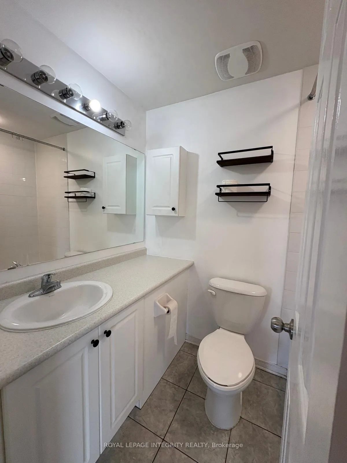 Photo 21 of Unit H, 300 Meilleur Private, Ottawa, Vanier — HOMEH