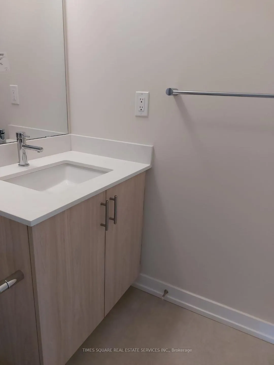 Photo 7 of Unit H302, 8 Walder Lane, Richmond Hill, Rural Richmond Hill — HOMEH